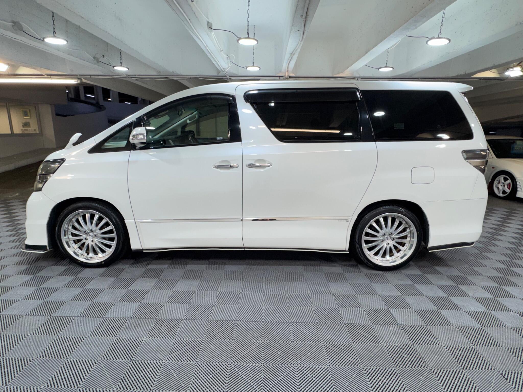 Toyota Vellfire - Image 3