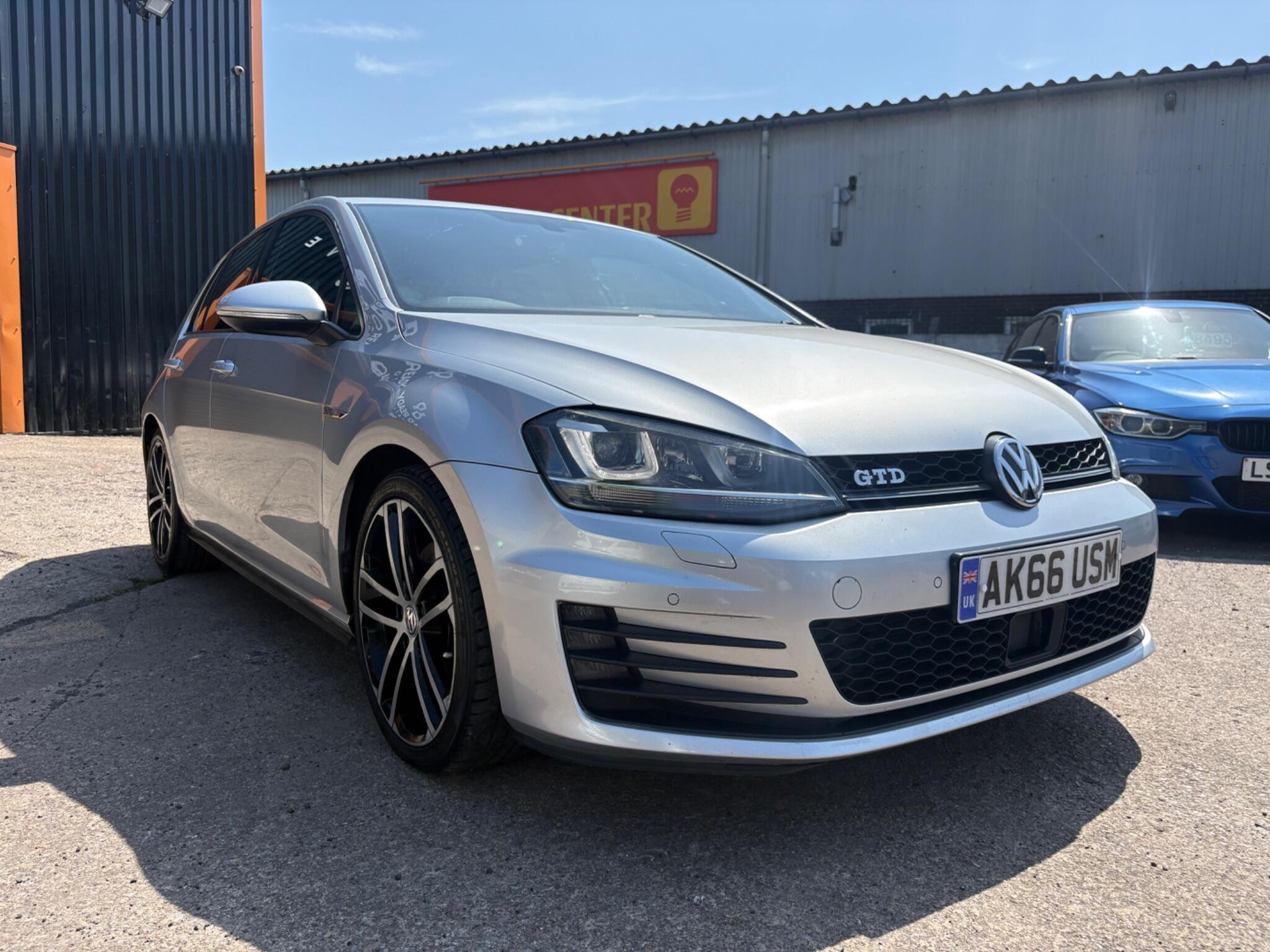 Volkswagen Golf - Image 10