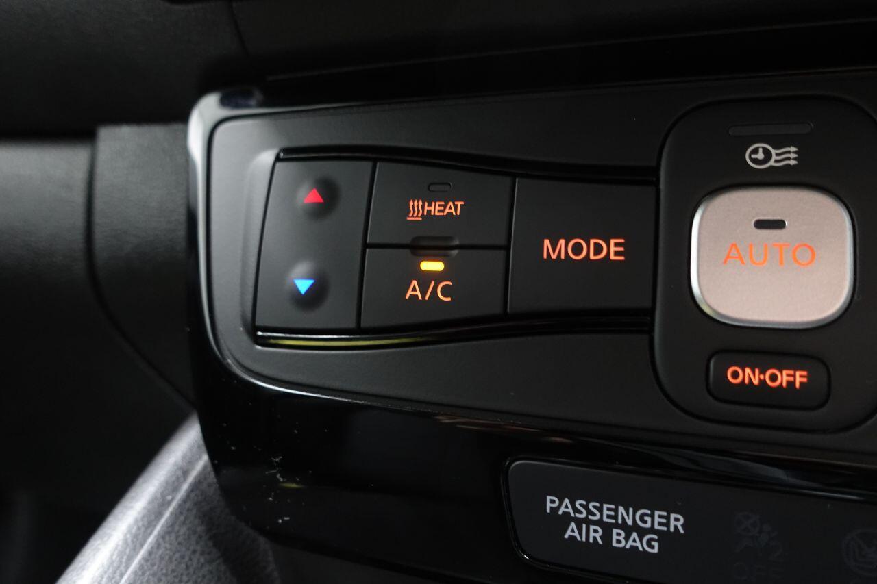 Nissan Leaf - Image 23