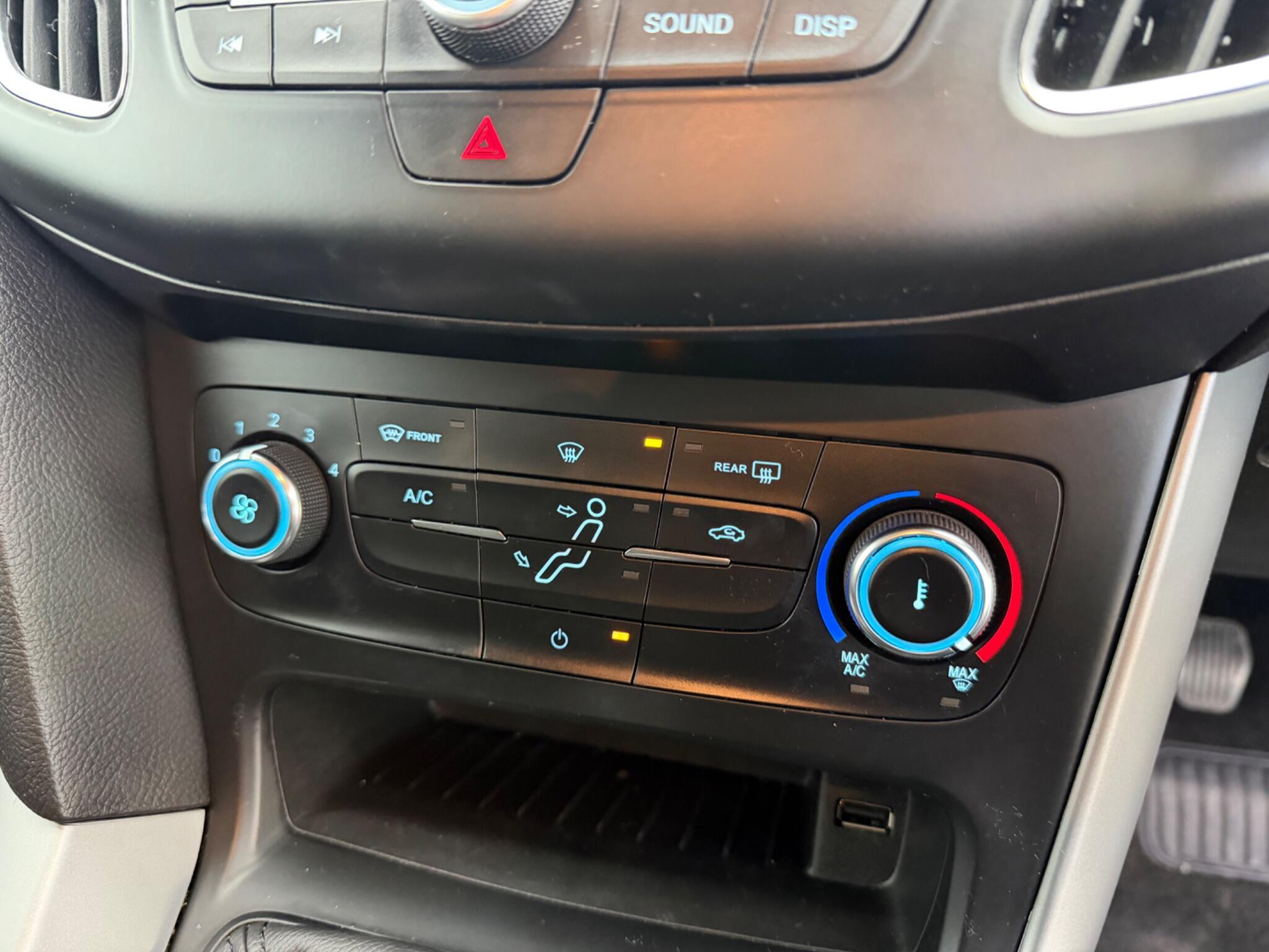 Ford Focus - Image 10