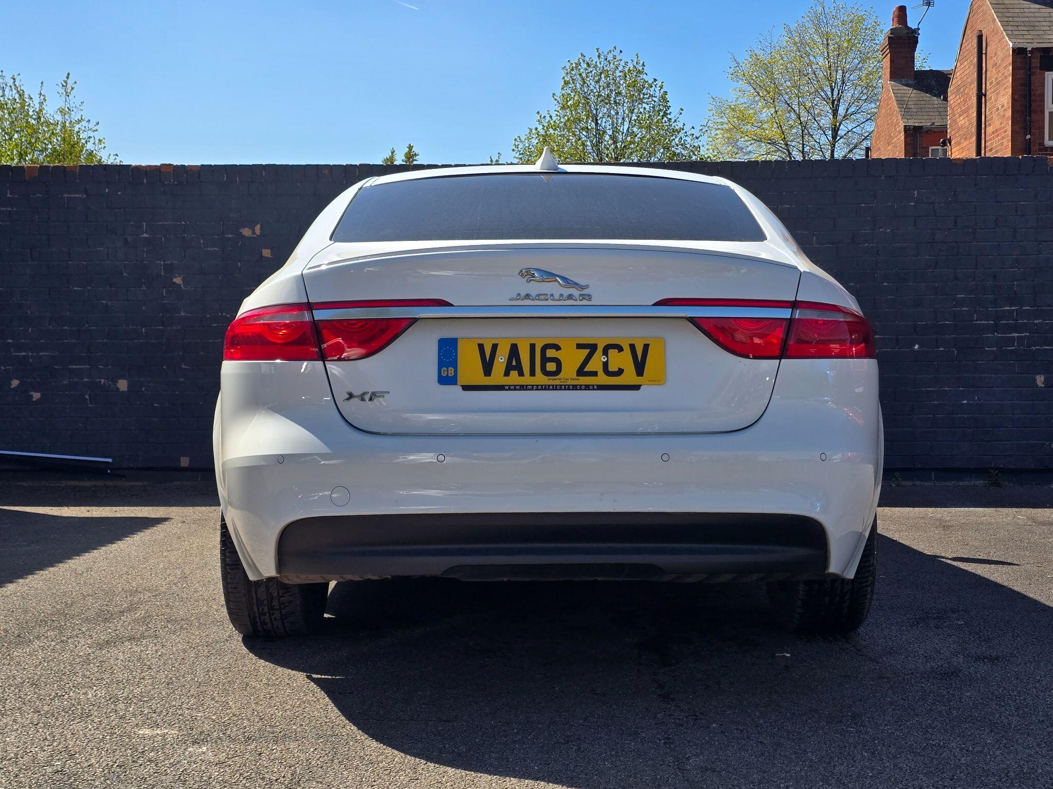 Jaguar XF - Image 23