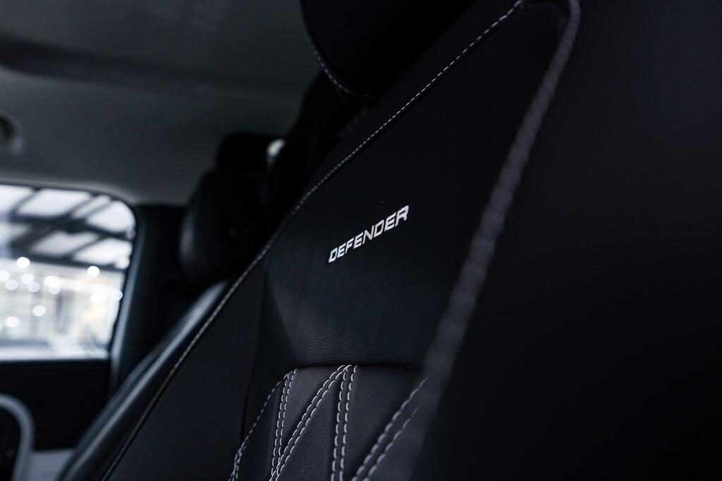 Land Rover Defender 90 - Image 15