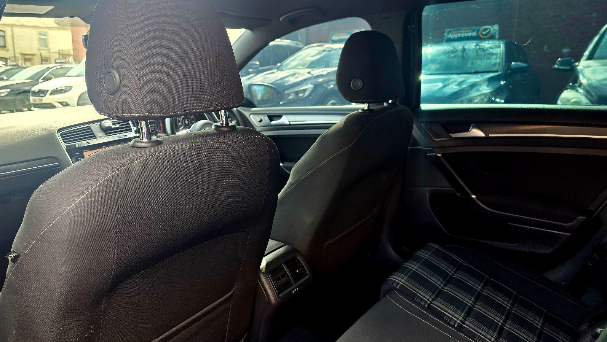 Volkswagen Golf - Image 17