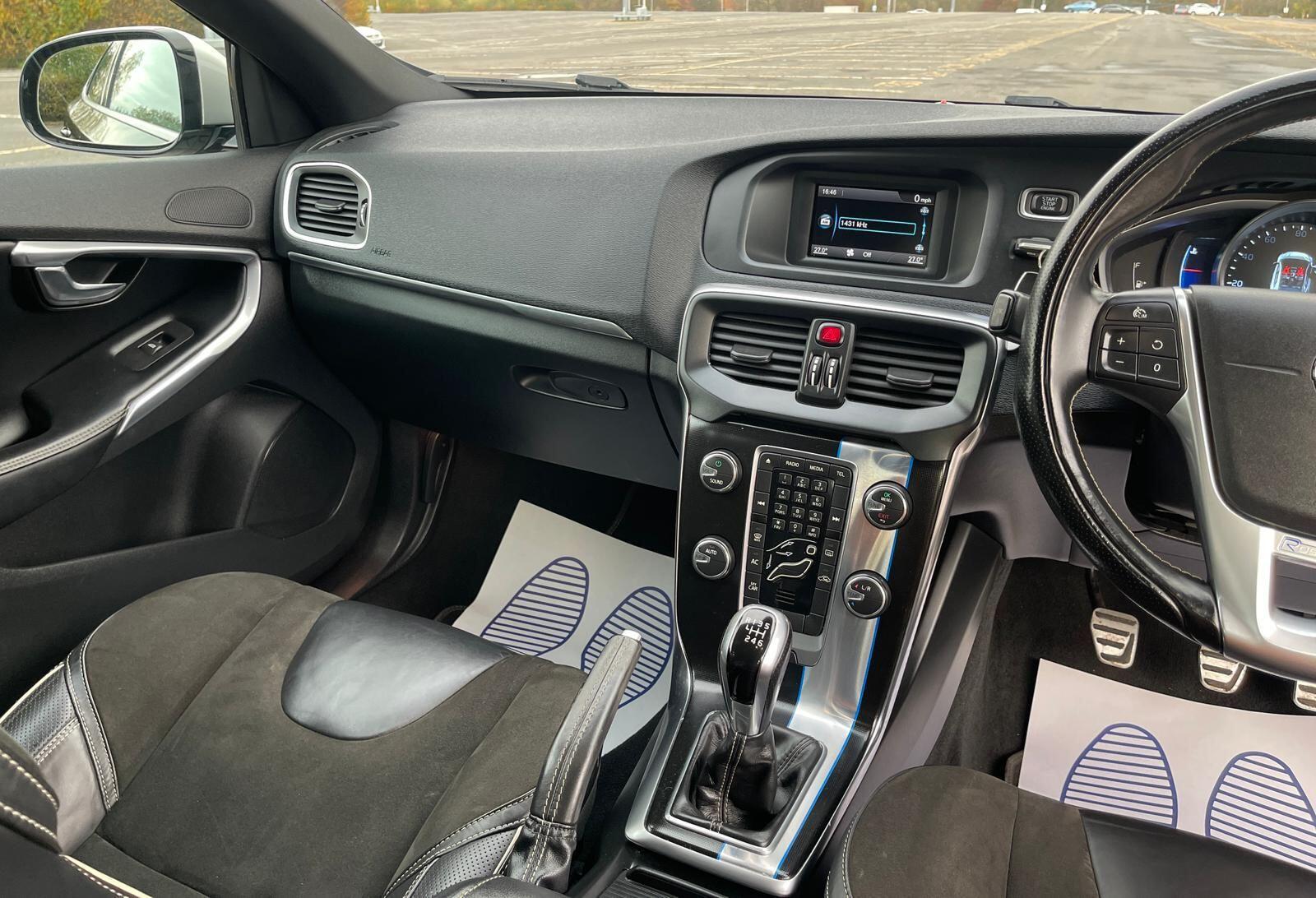 Volvo V40 - Image 14