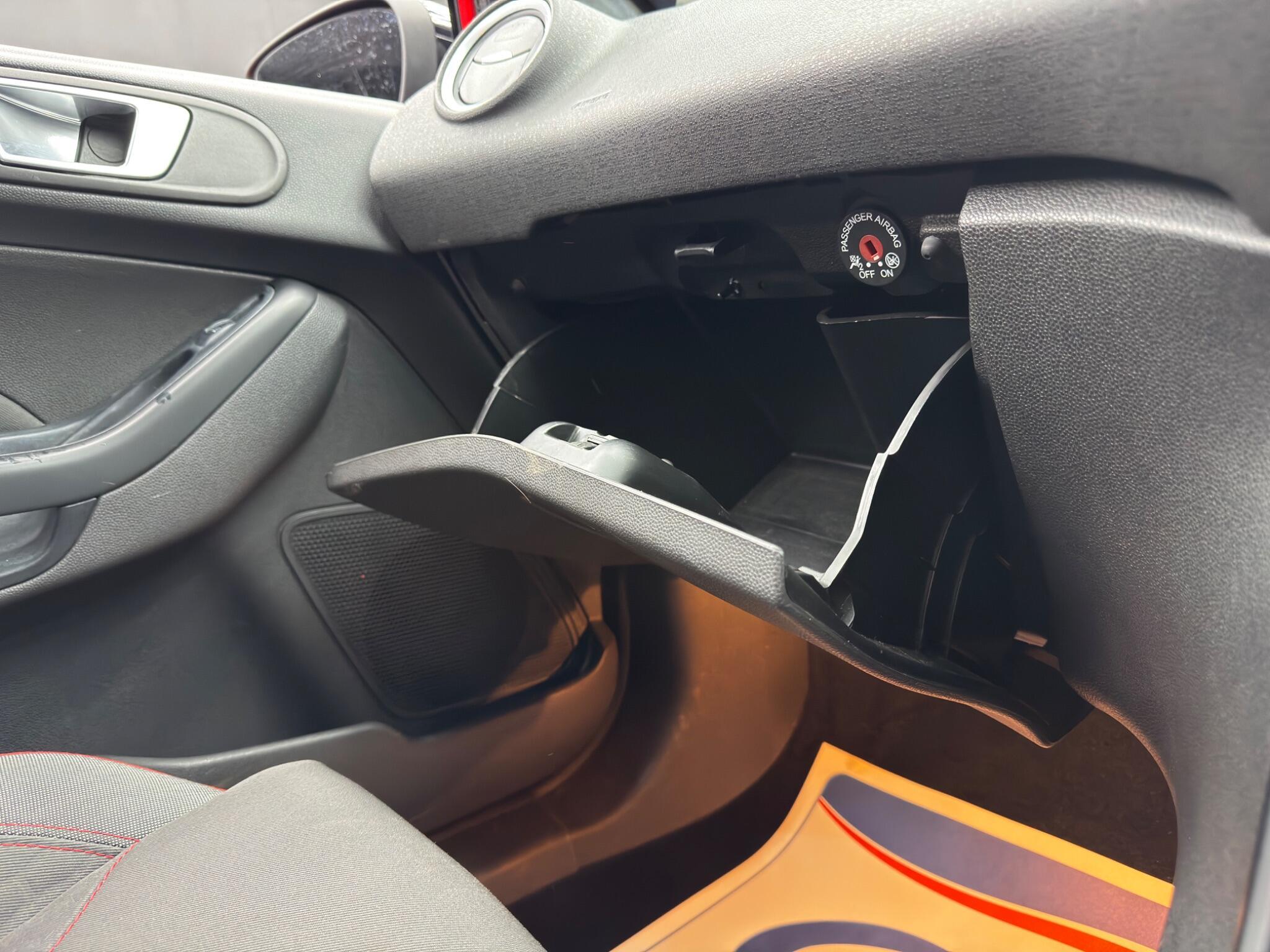 Ford Fiesta - Image 30