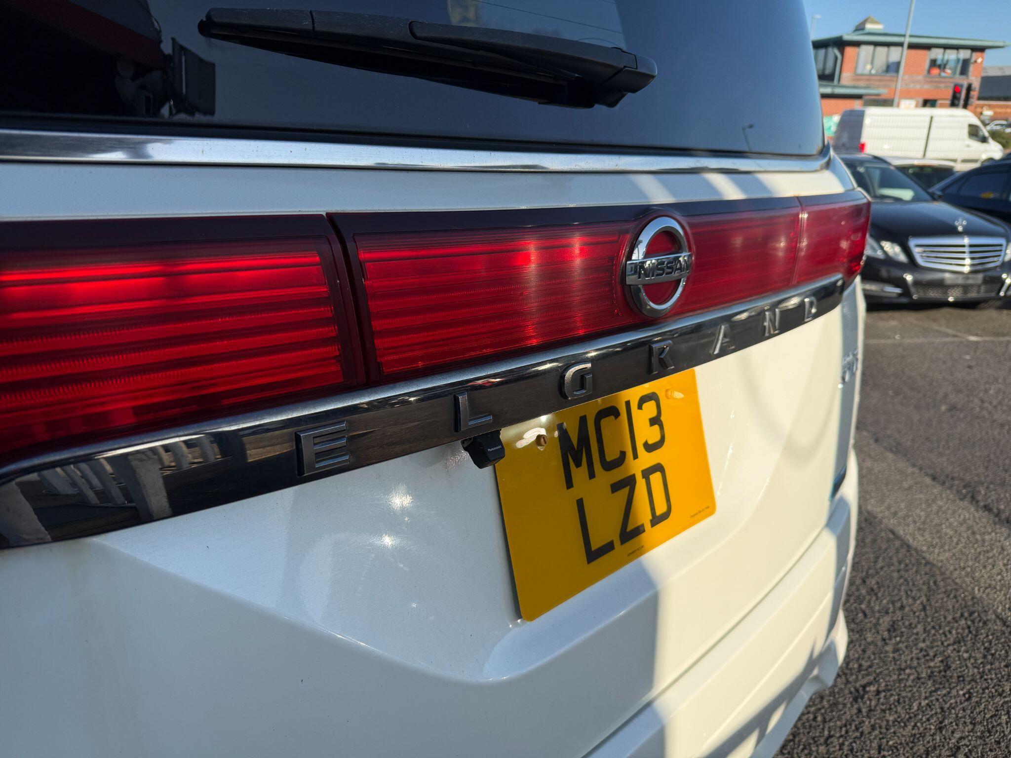 Nissan Elgrand - Image 65