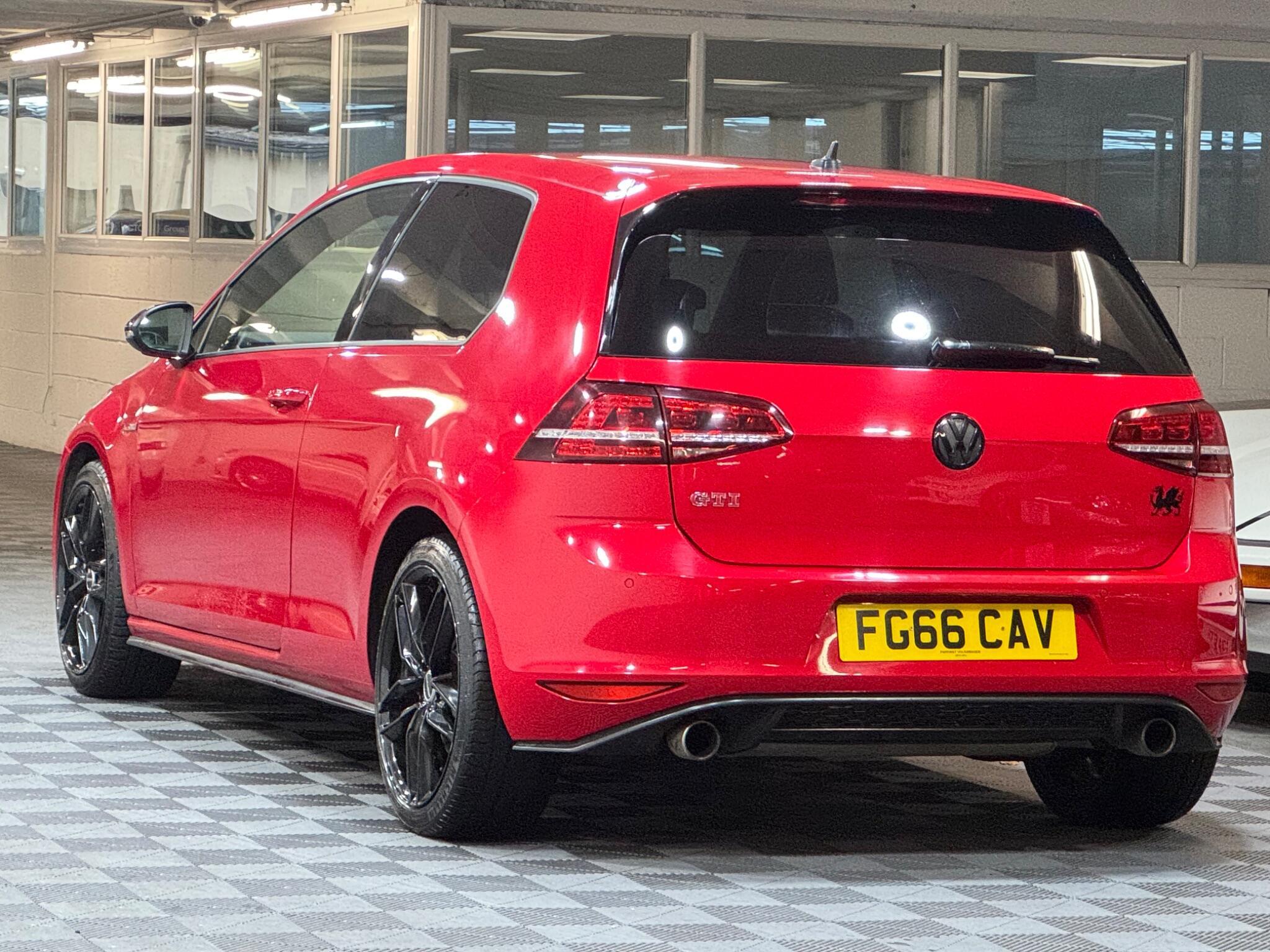 Volkswagen Golf - Image 4