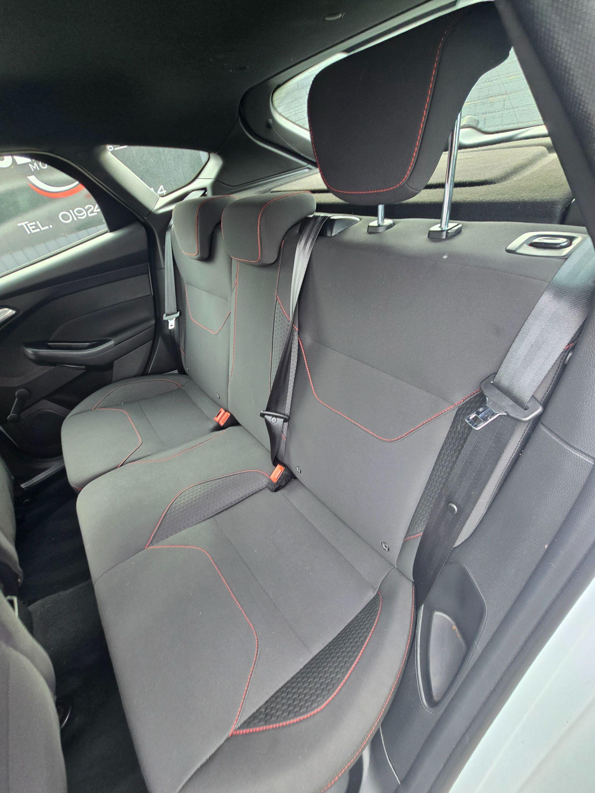 Ford Focus - Image 47