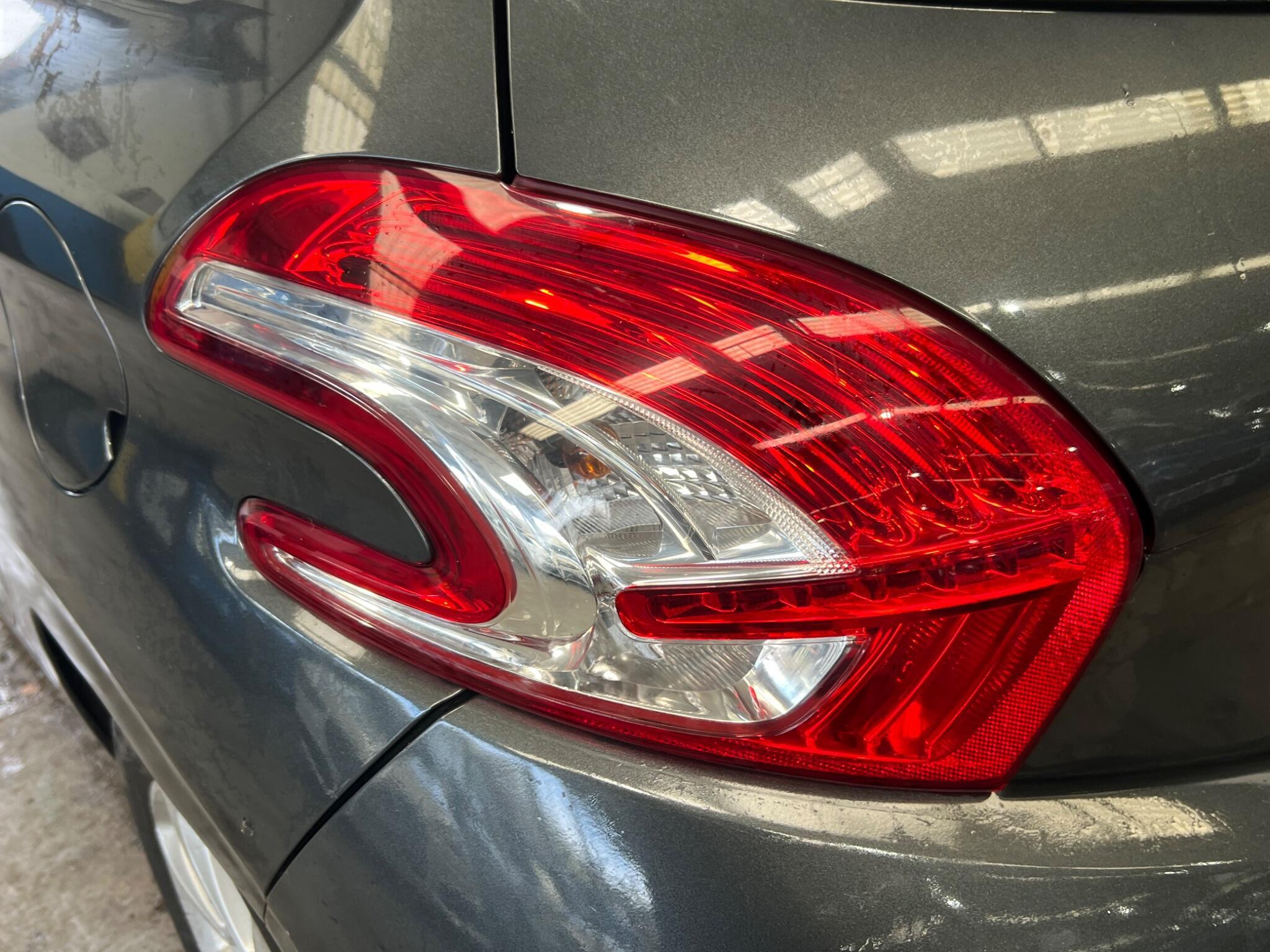 Peugeot 208 - Image 30