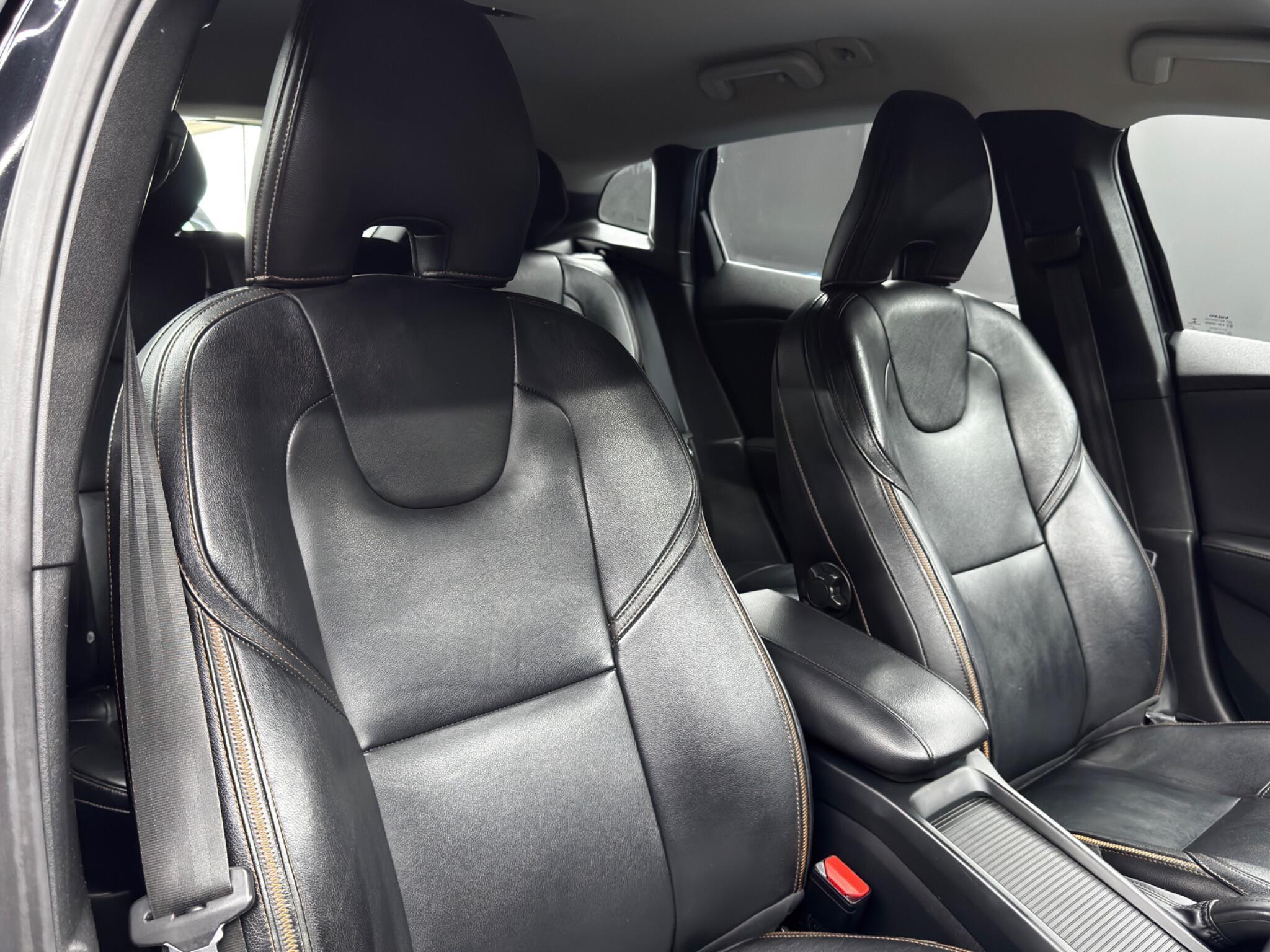 Volvo V40 CROSS COUNTRY - Image 12