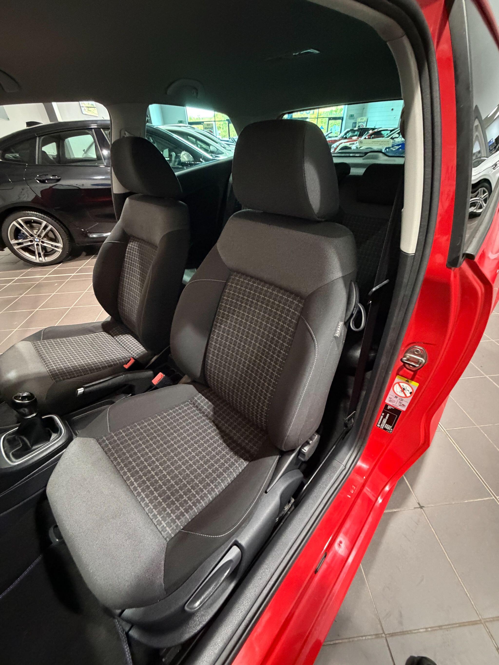 Volkswagen Polo - Image 8