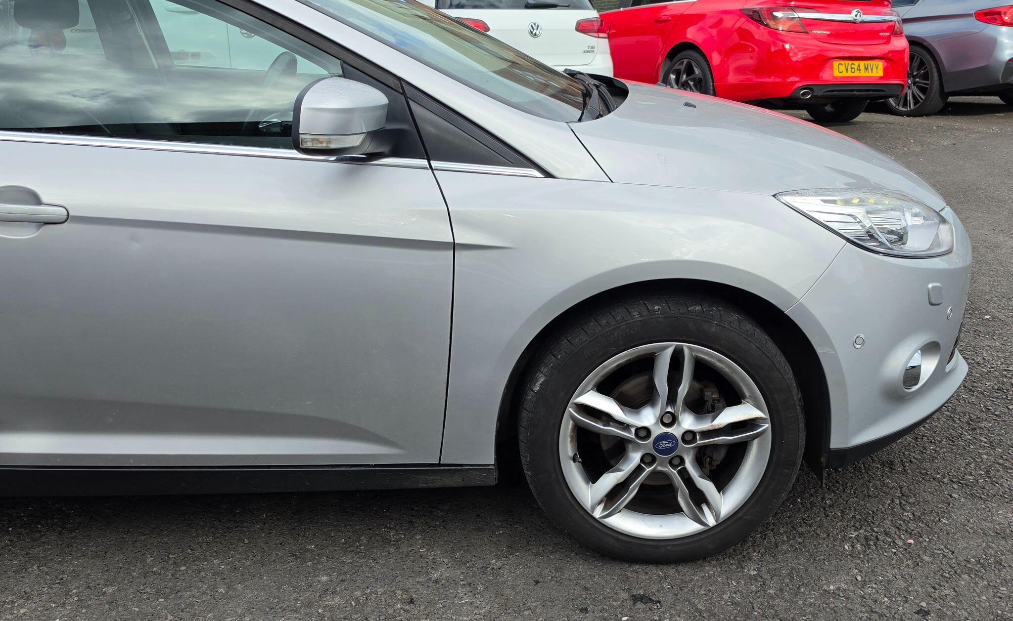 Ford Focus - Image 9