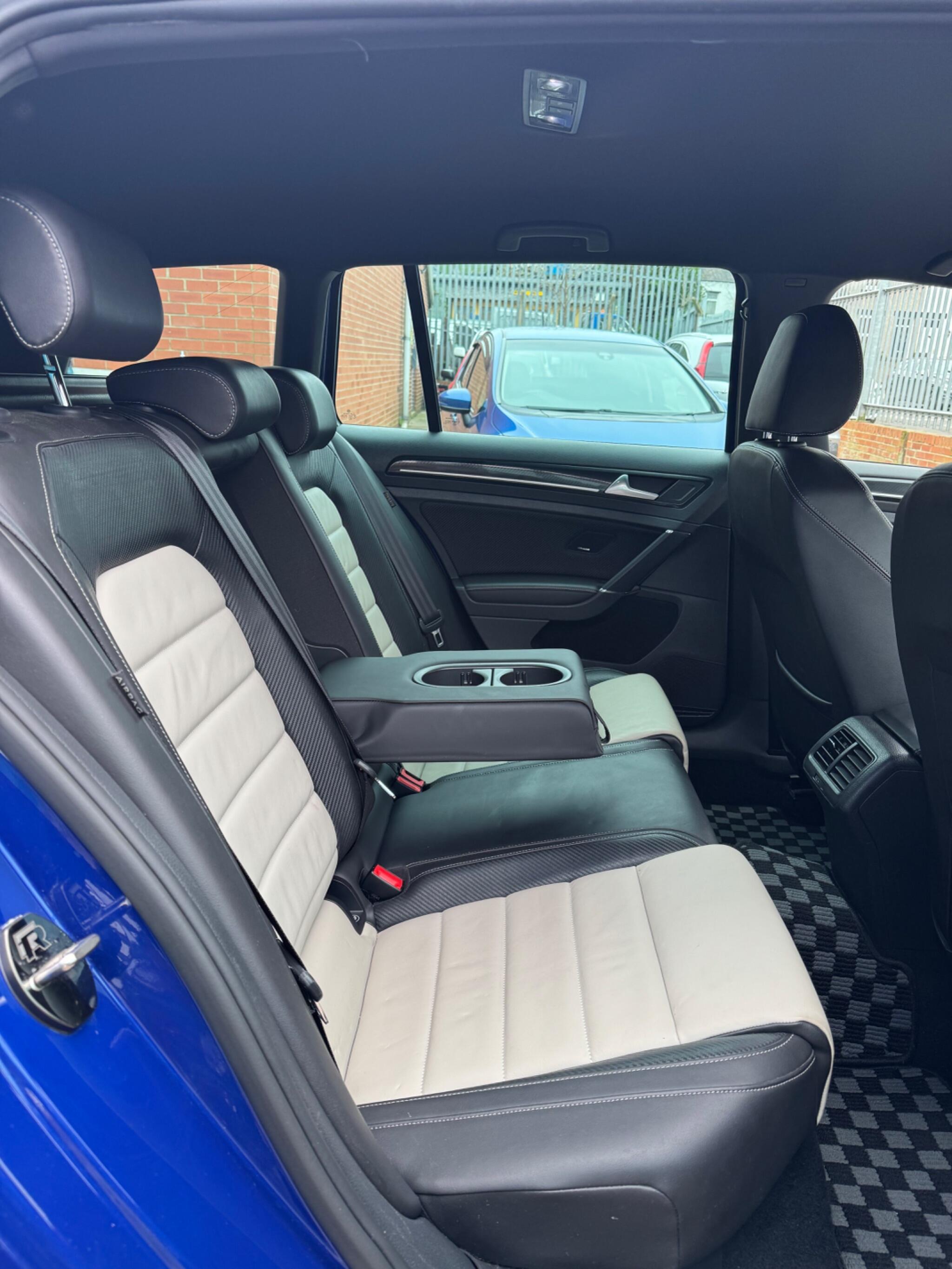 Volkswagen Golf - Image 22