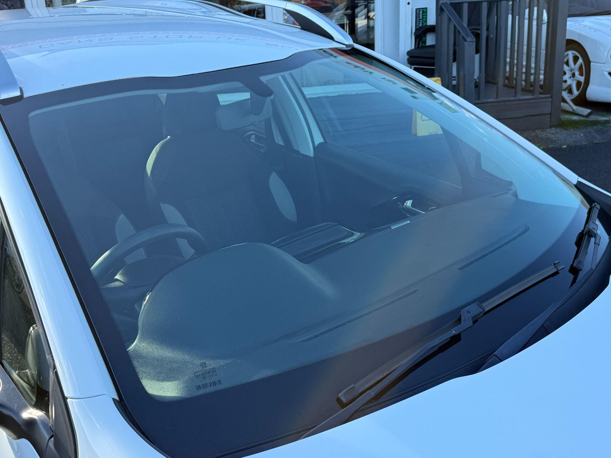 Peugeot 2008 - Image 14