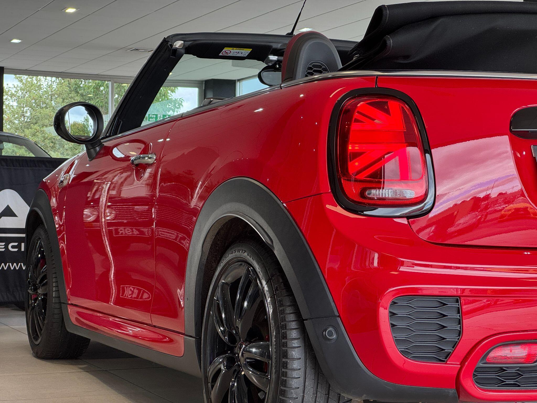 MINI Convertible - Image 18