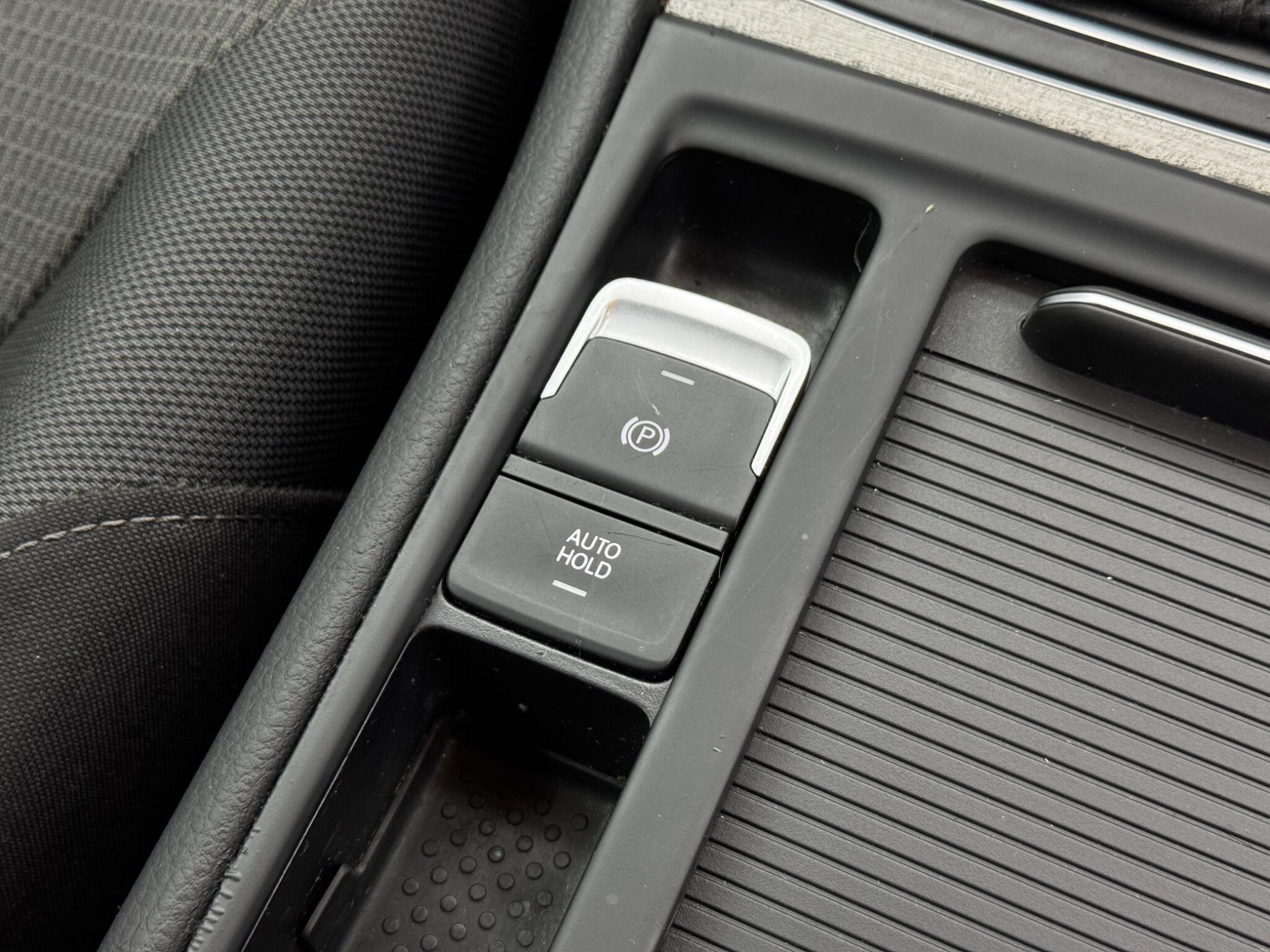 Volkswagen Golf - Image 24