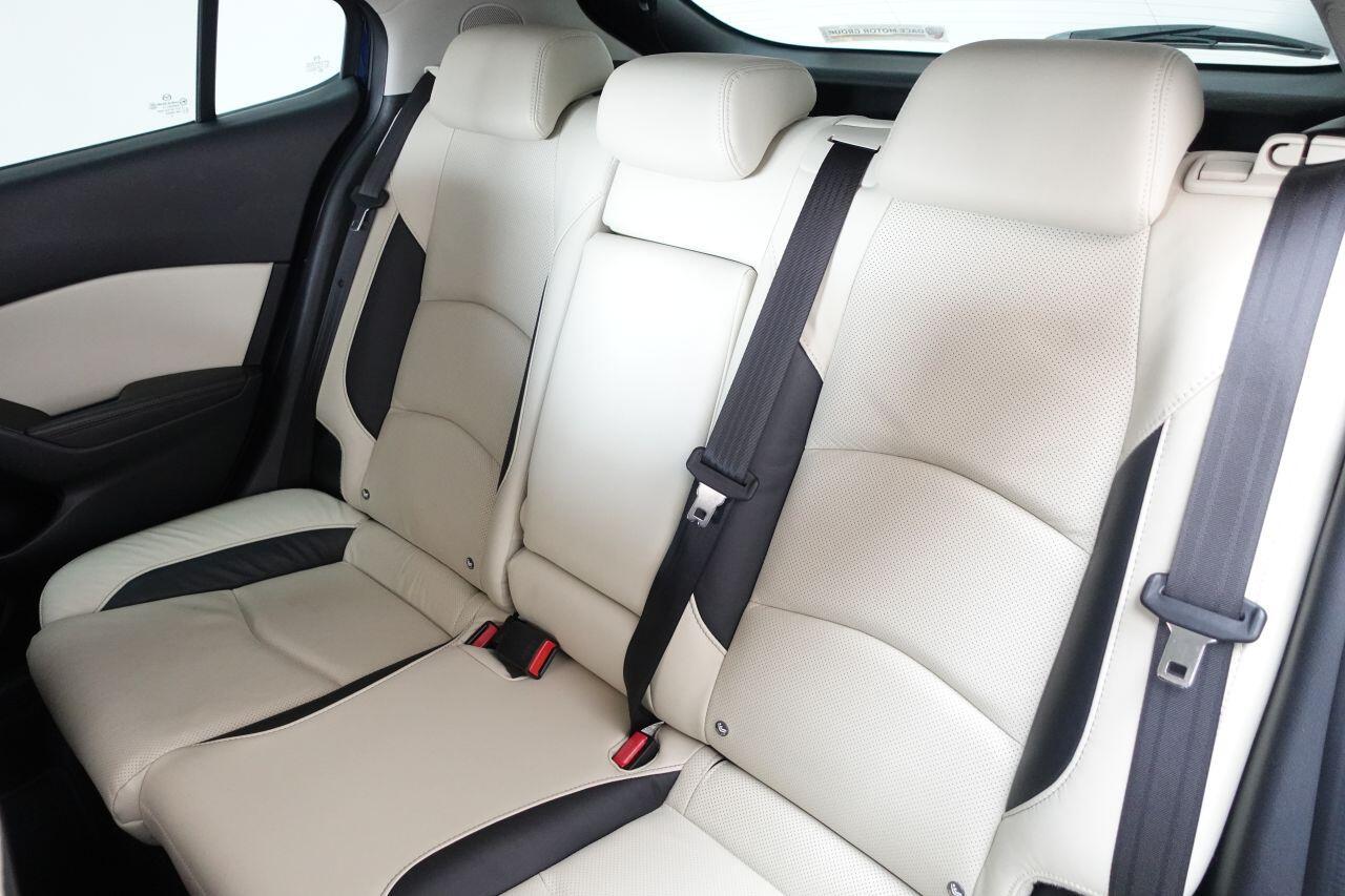 Mazda MAZDA3 - Image 11