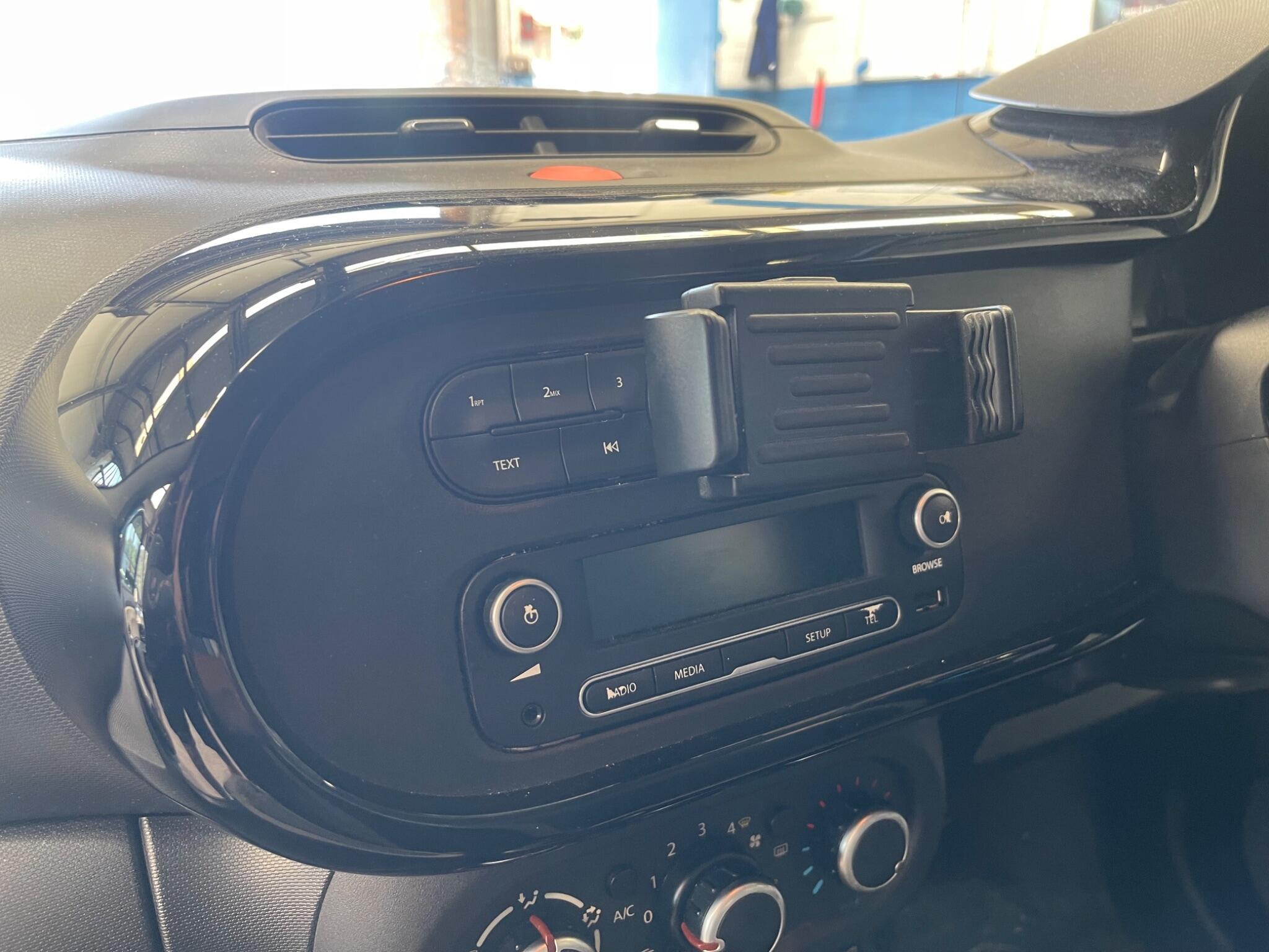 Renault Twingo - Image 17