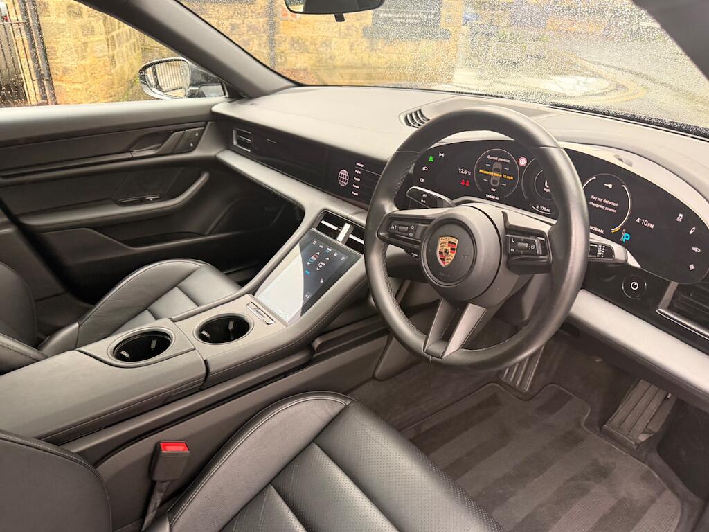 Porsche Taycan - Image 33