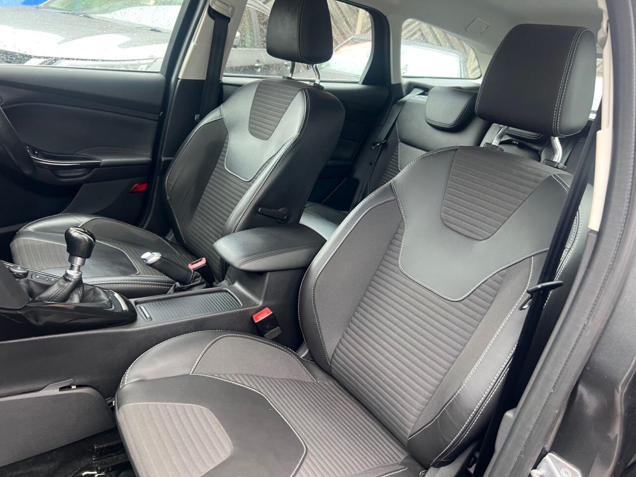 Ford Focus - Image 18