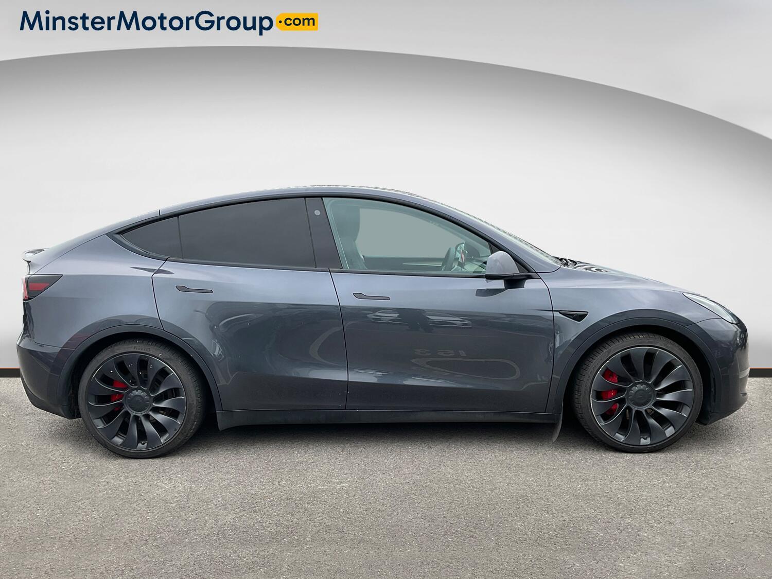 Tesla Model Y - Image 2