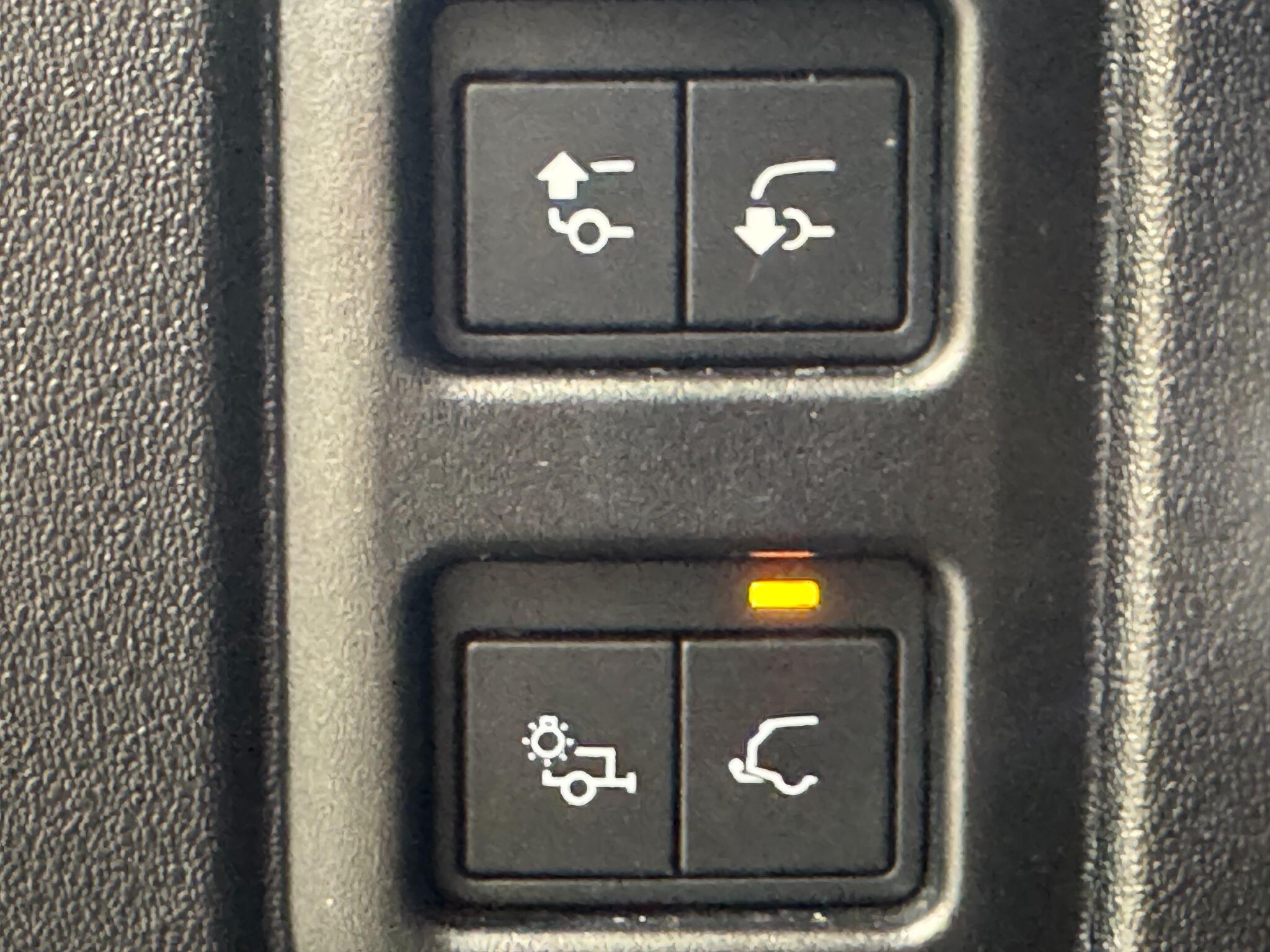 Land Rover Defender 110 - Image 60