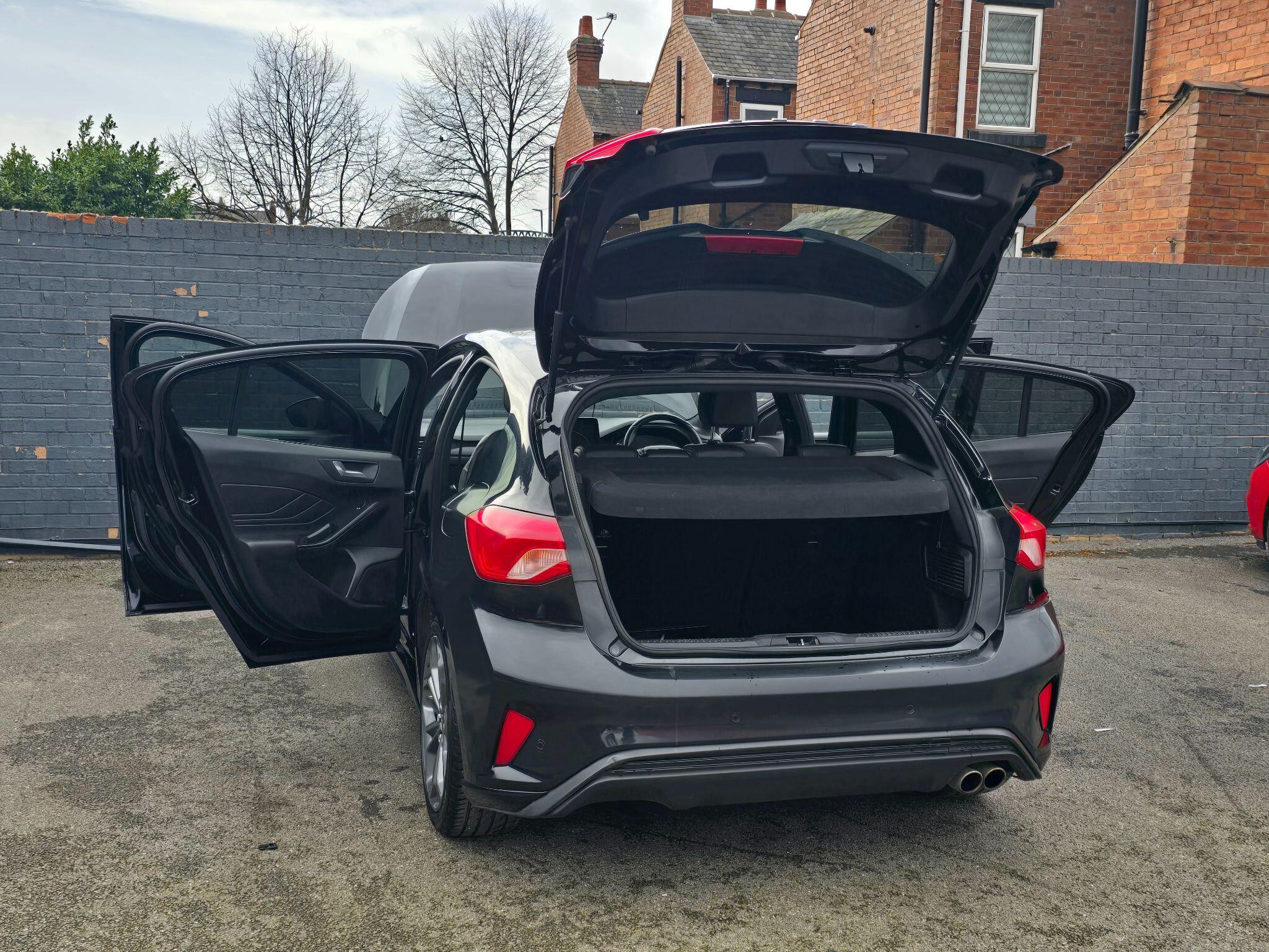 Ford Focus - Image 52