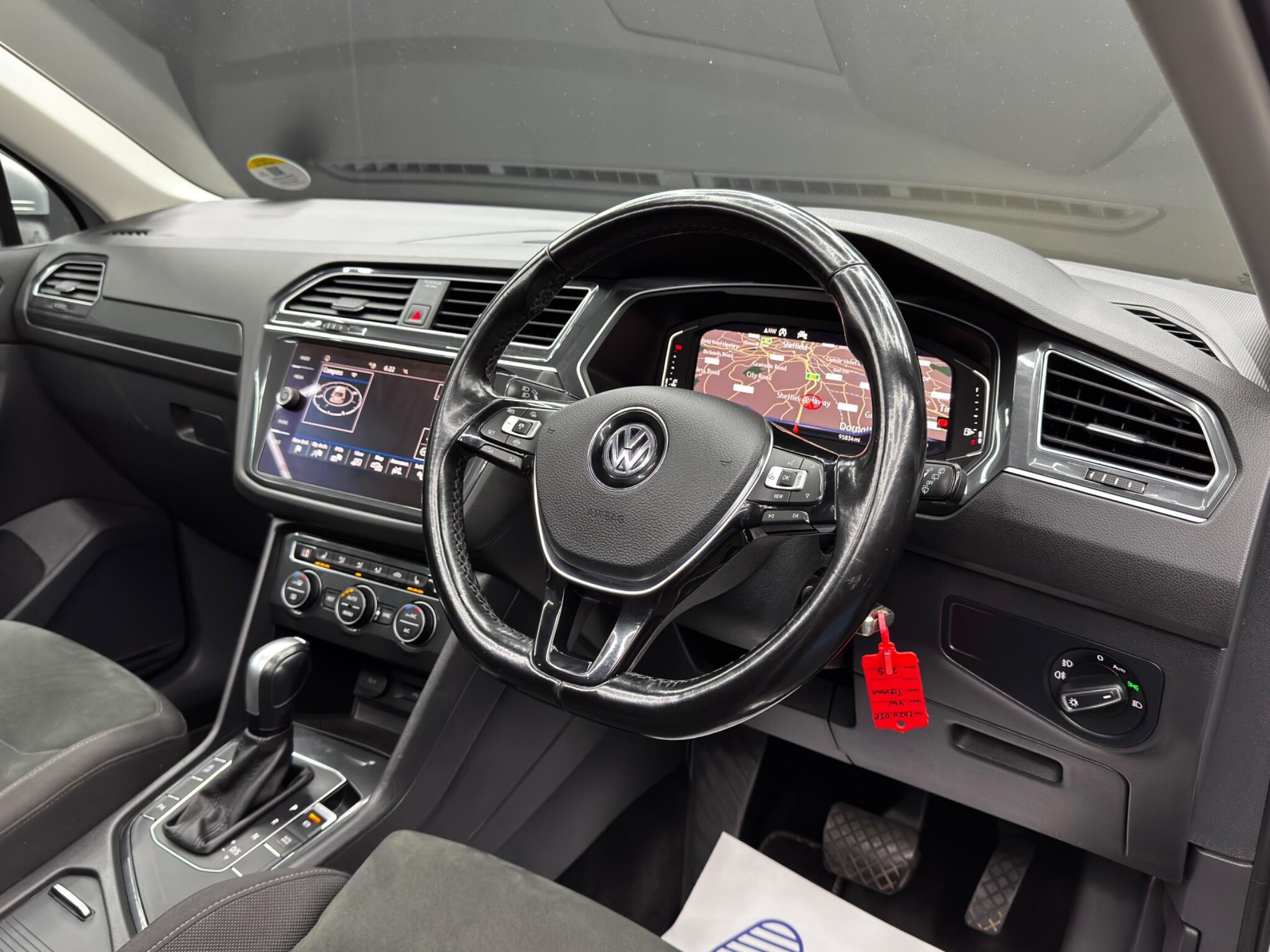 Volkswagen Tiguan - Image 9