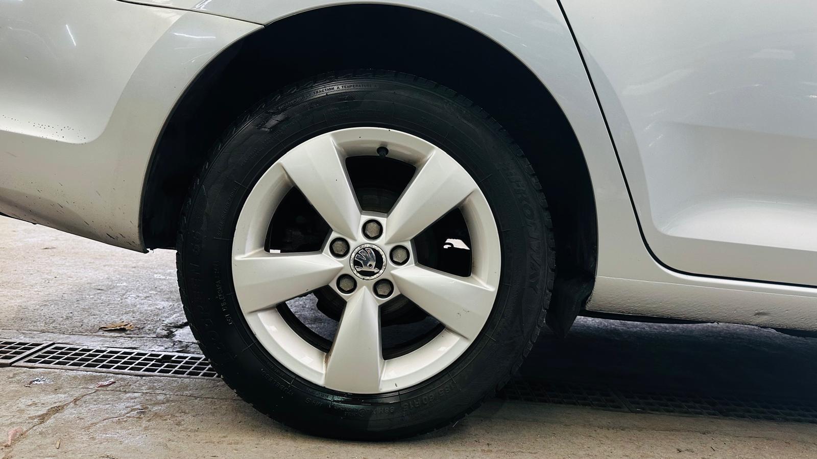 Skoda Rapid - Image 15