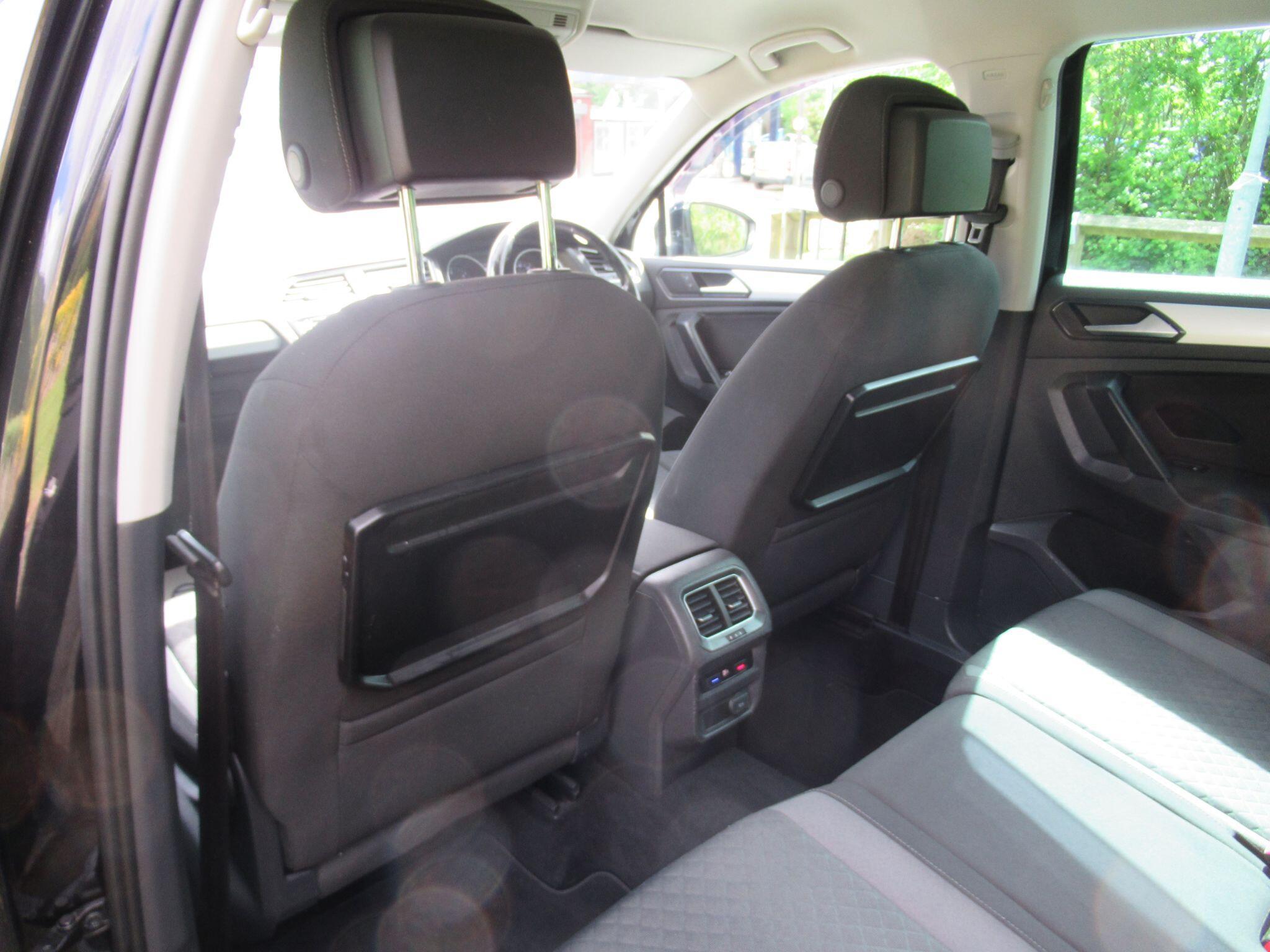 Volkswagen Tiguan - Image 14