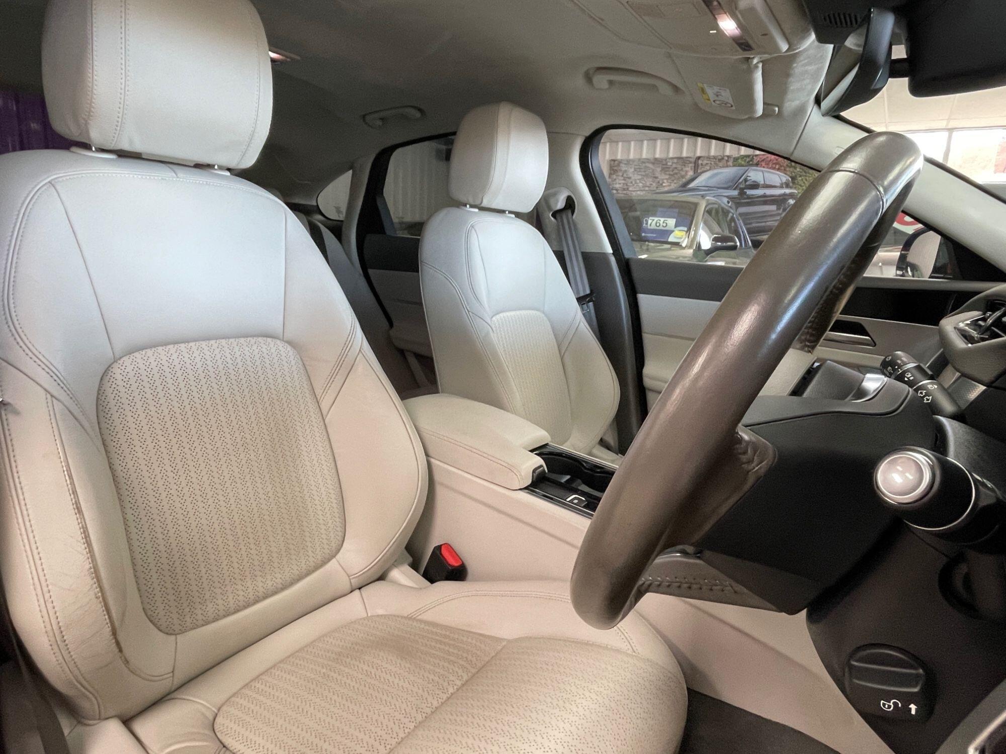 Jaguar XF - Image 25