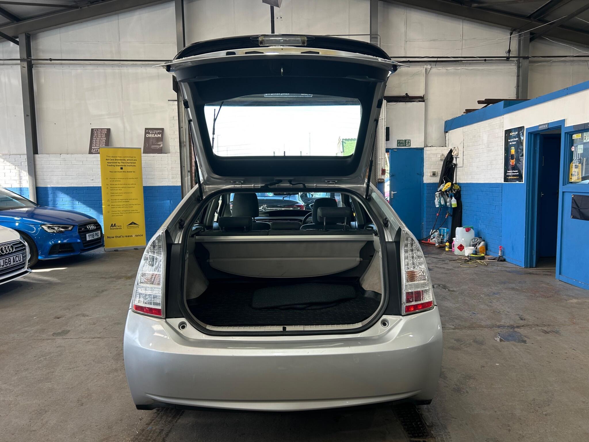 Toyota Prius - Image 24