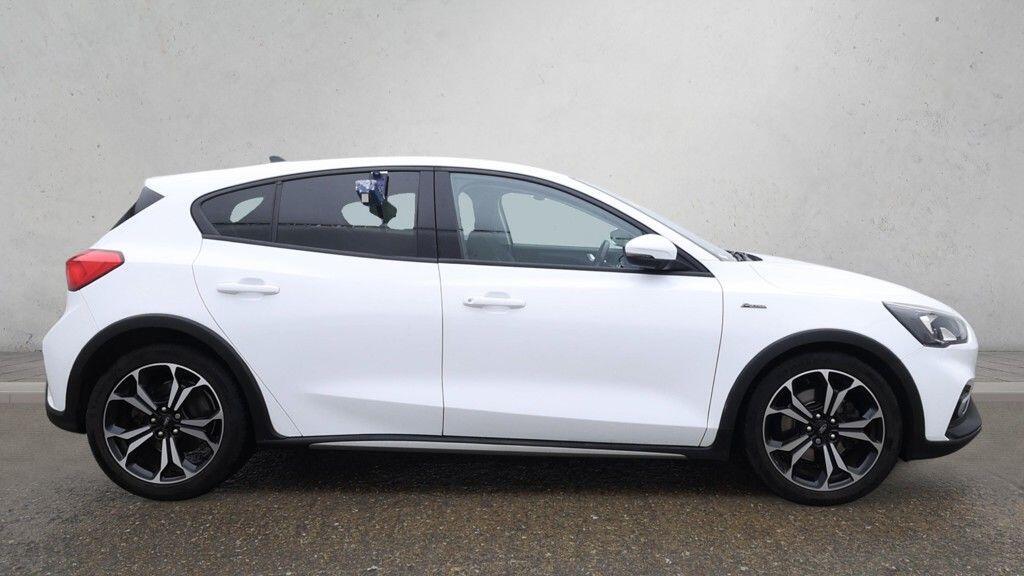 Ford Focus - Image 8