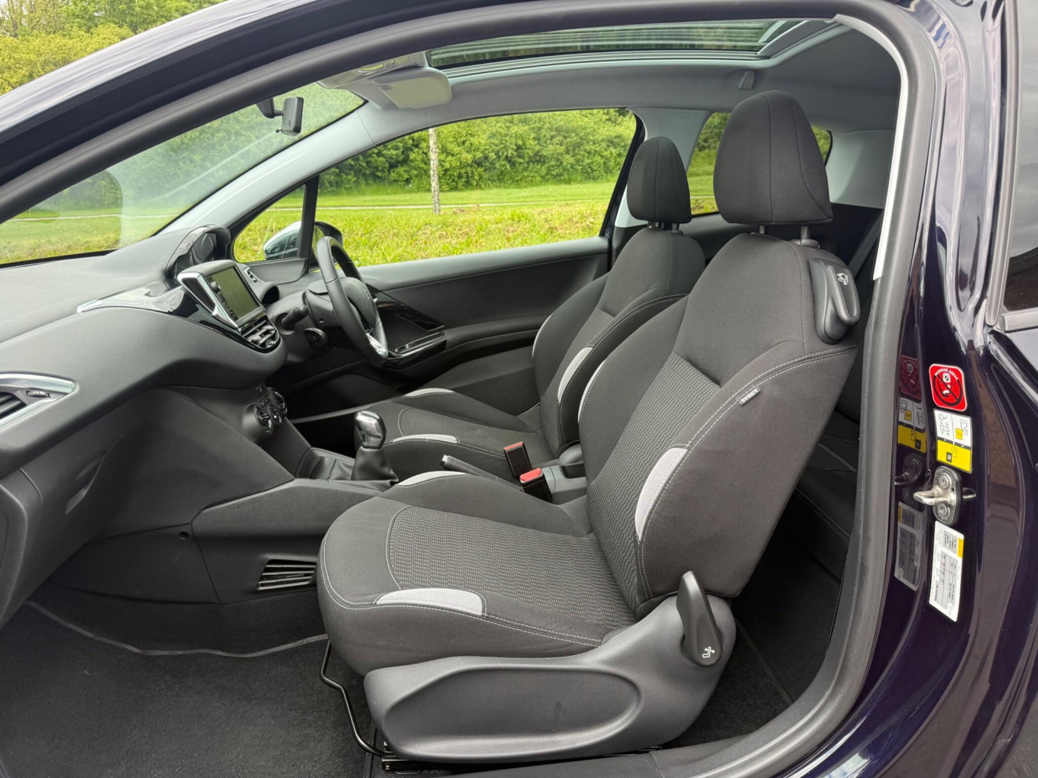 Peugeot 208 - Image 11