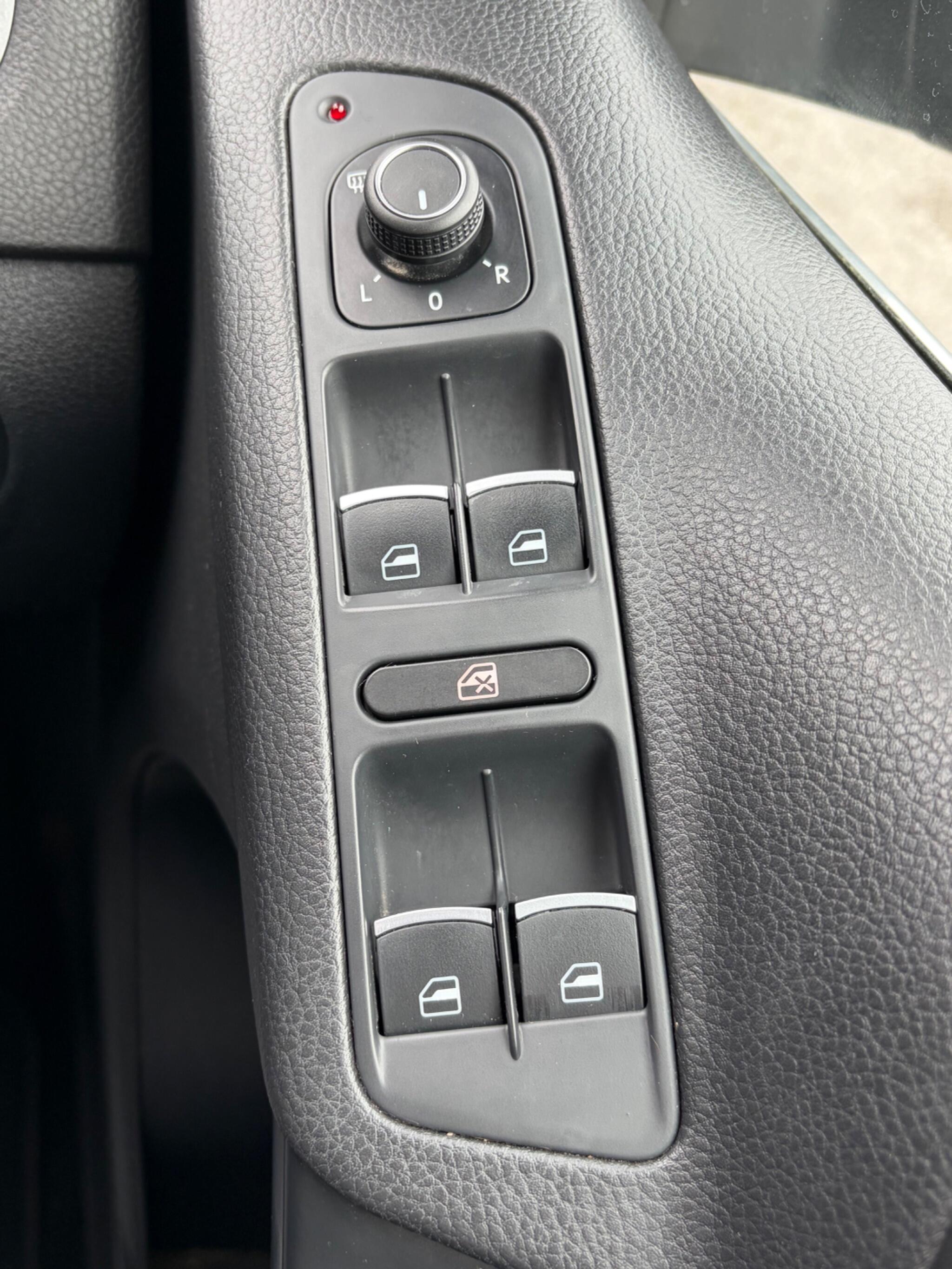 Volkswagen Tiguan - Image 24