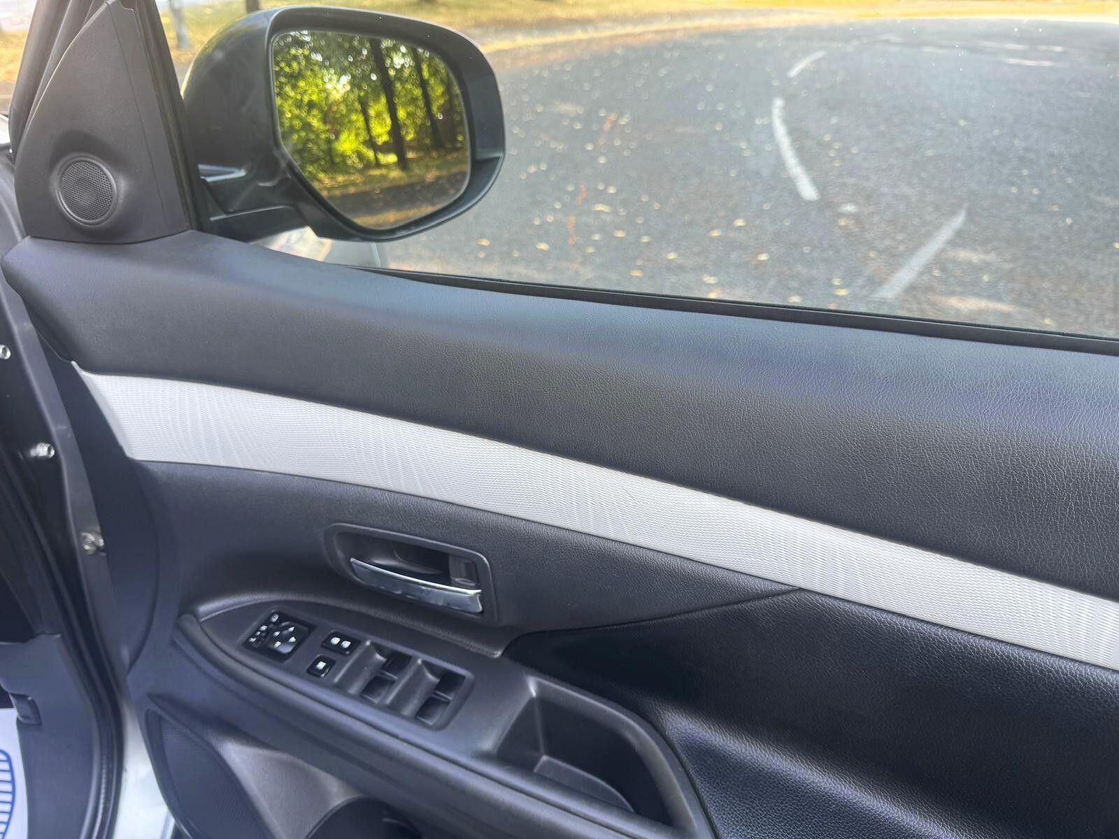 Mitsubishi Outlander - Image 15