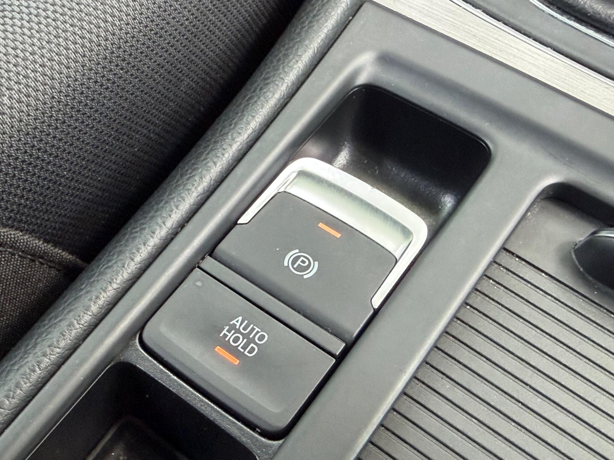Volkswagen Golf - Image 18