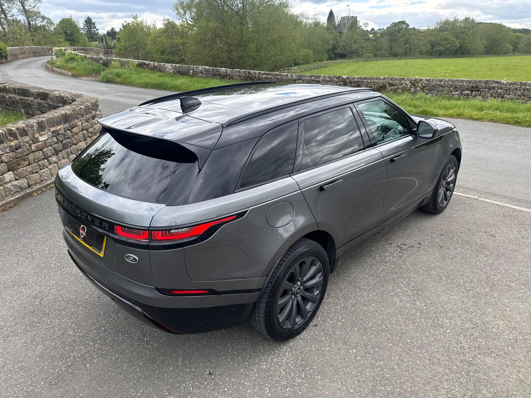 Land Rover Range Rover Velar - Image 19