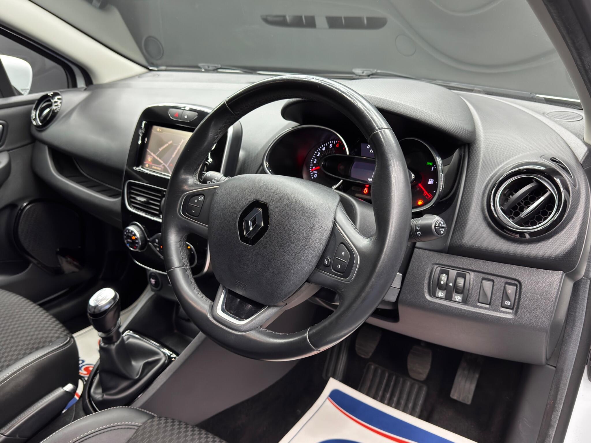 Renault Clio - Image 9