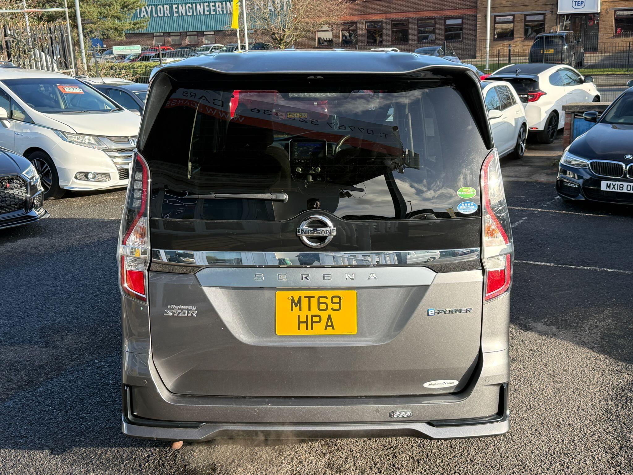 Nissan Serena - Image 19