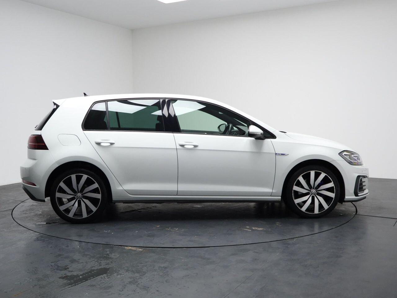 Volkswagen Golf - Image 66