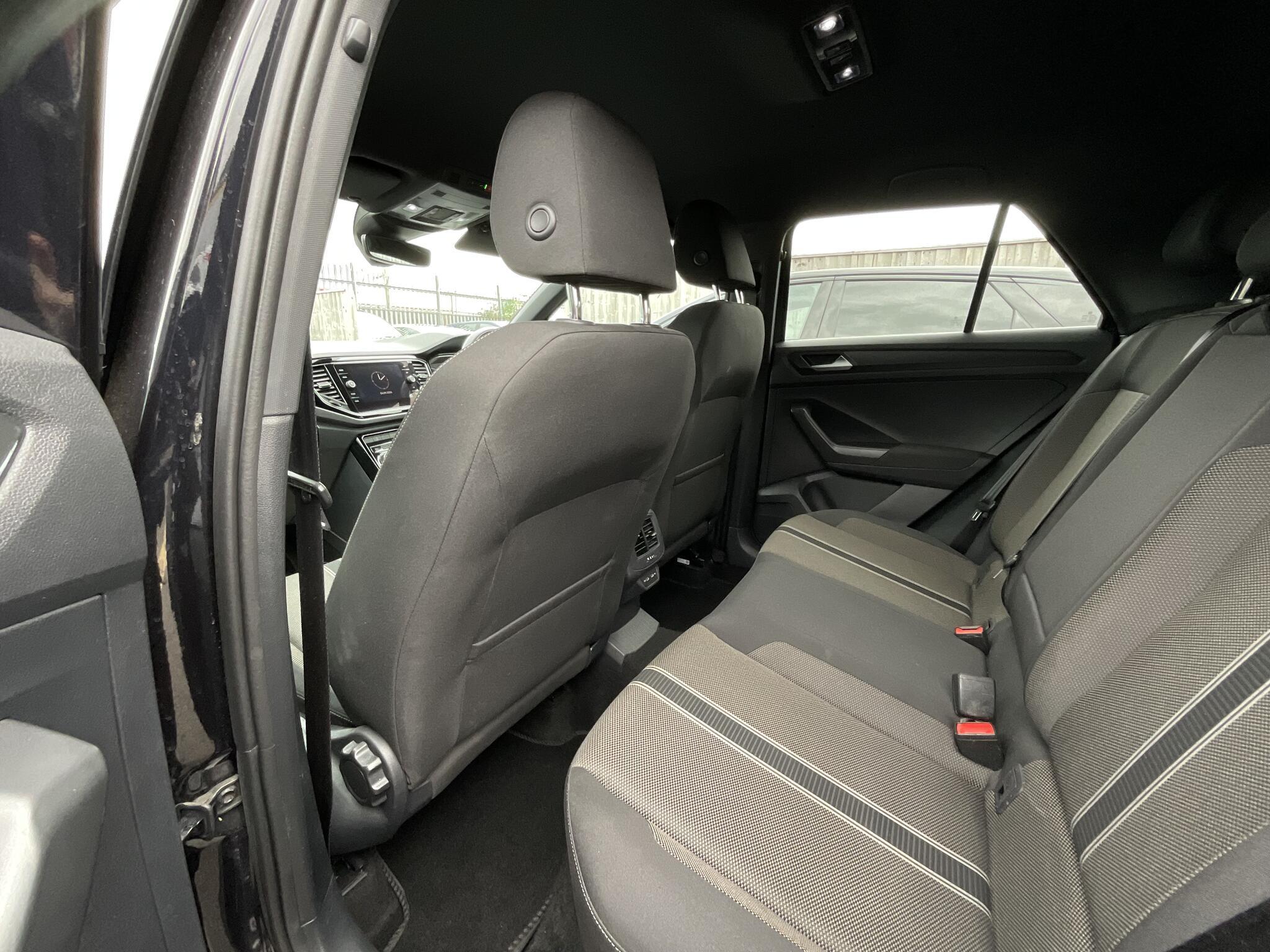 Volkswagen T-Roc - Image 13