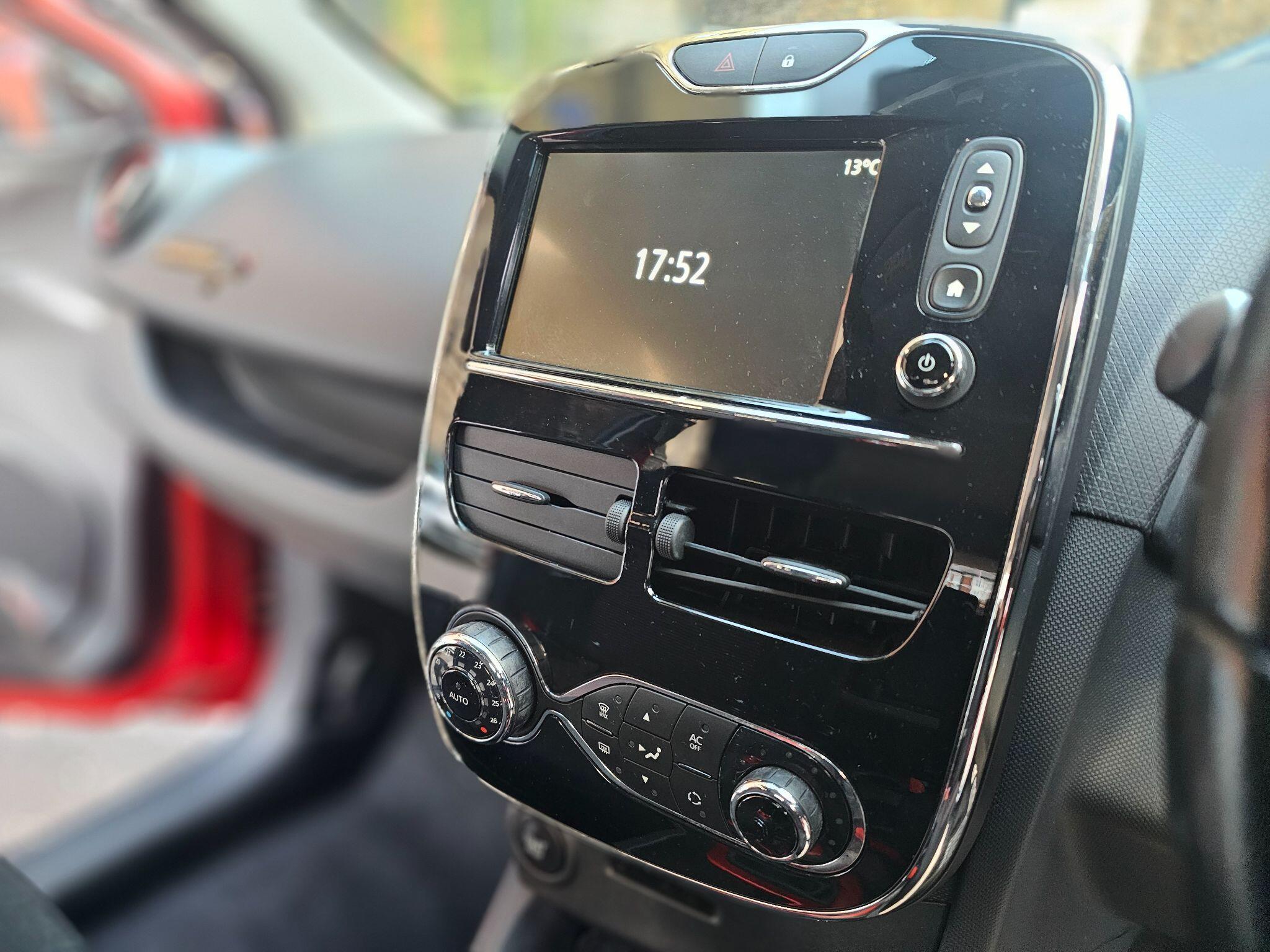 Renault Clio - Image 21