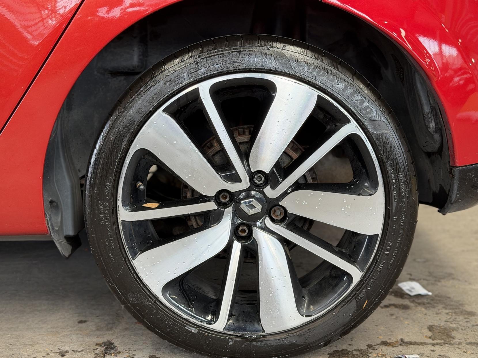 Renault Clio - Image 18