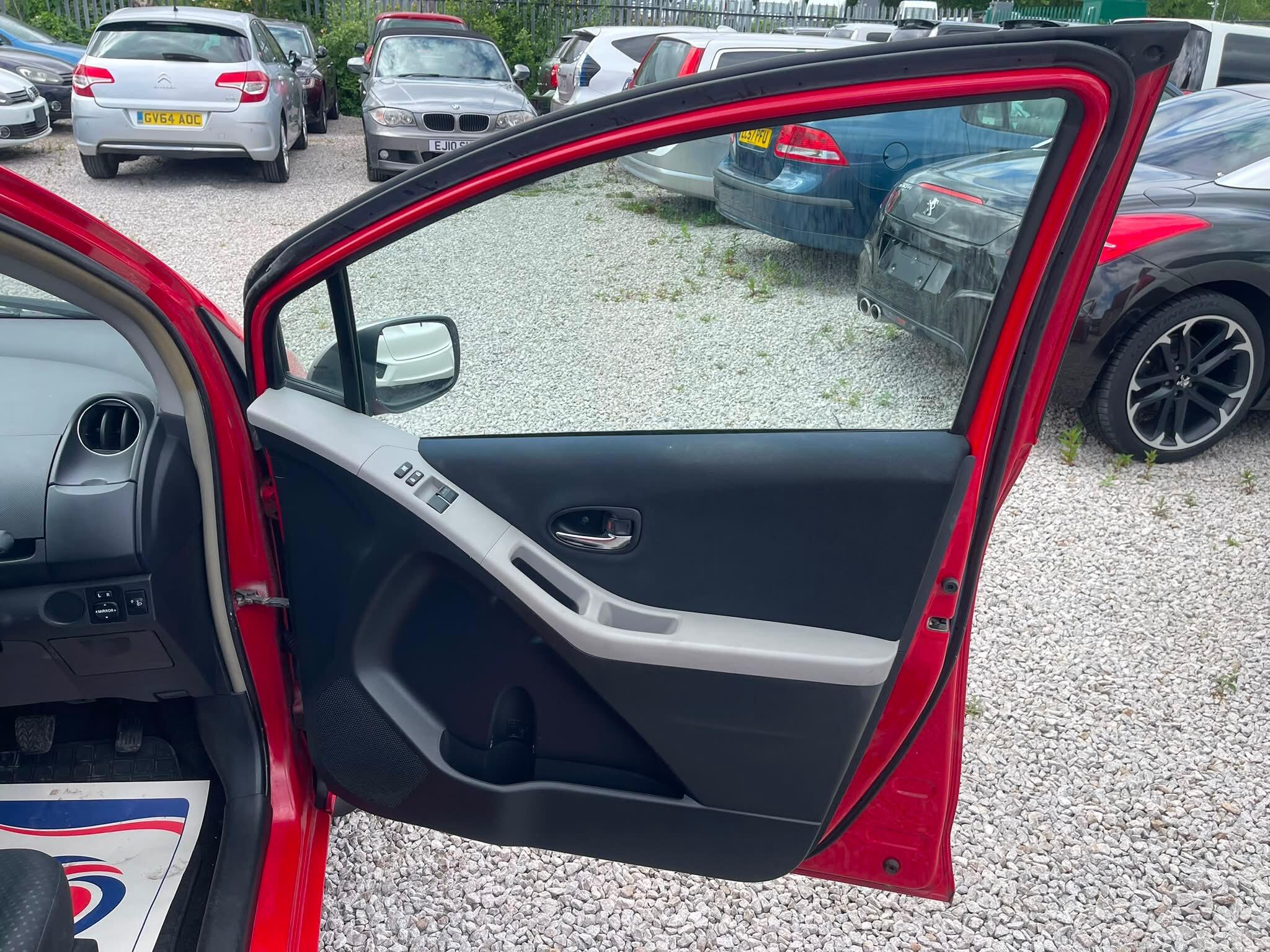 Toyota Yaris - Image 18