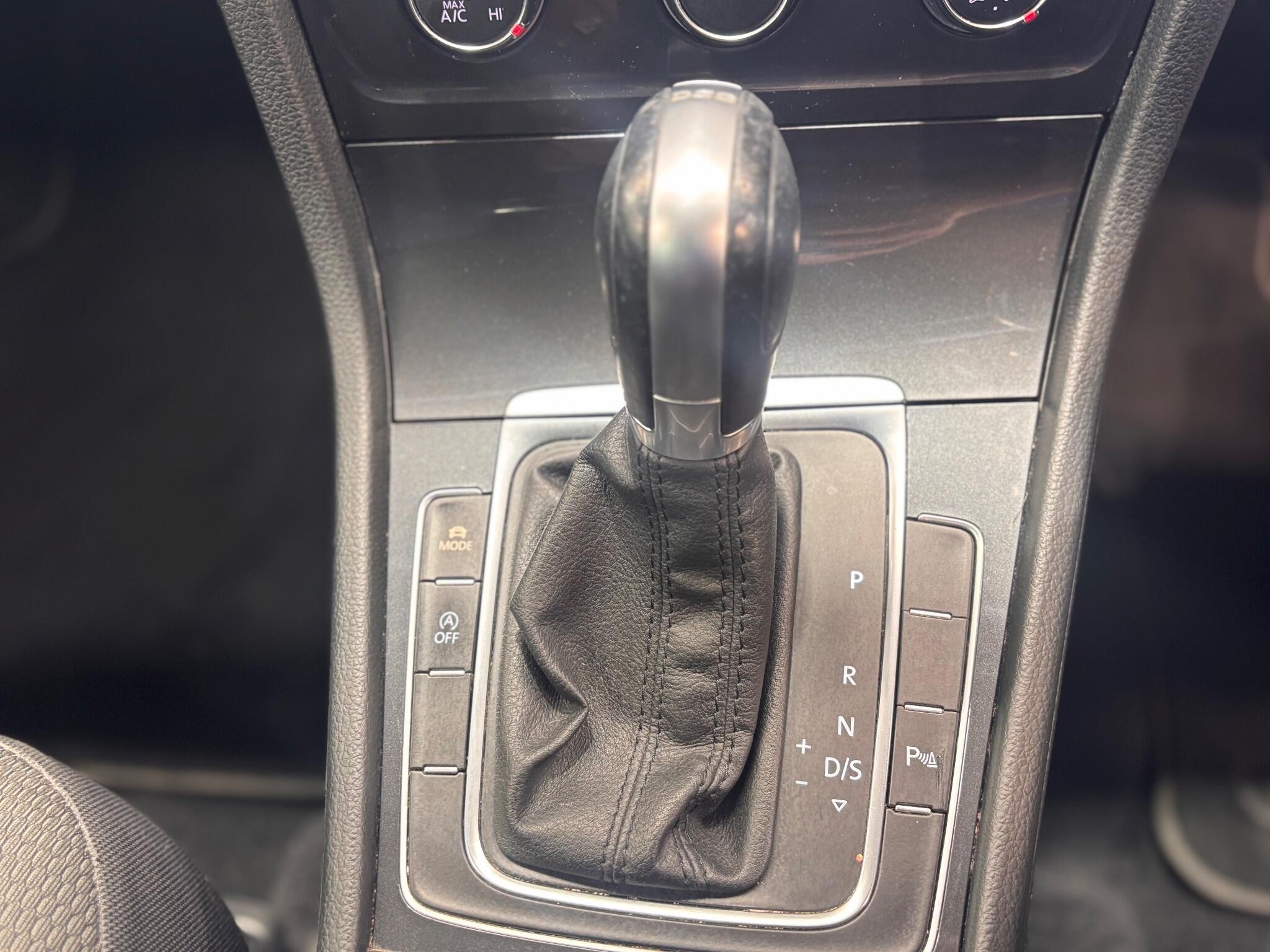 Volkswagen Golf - Image 20