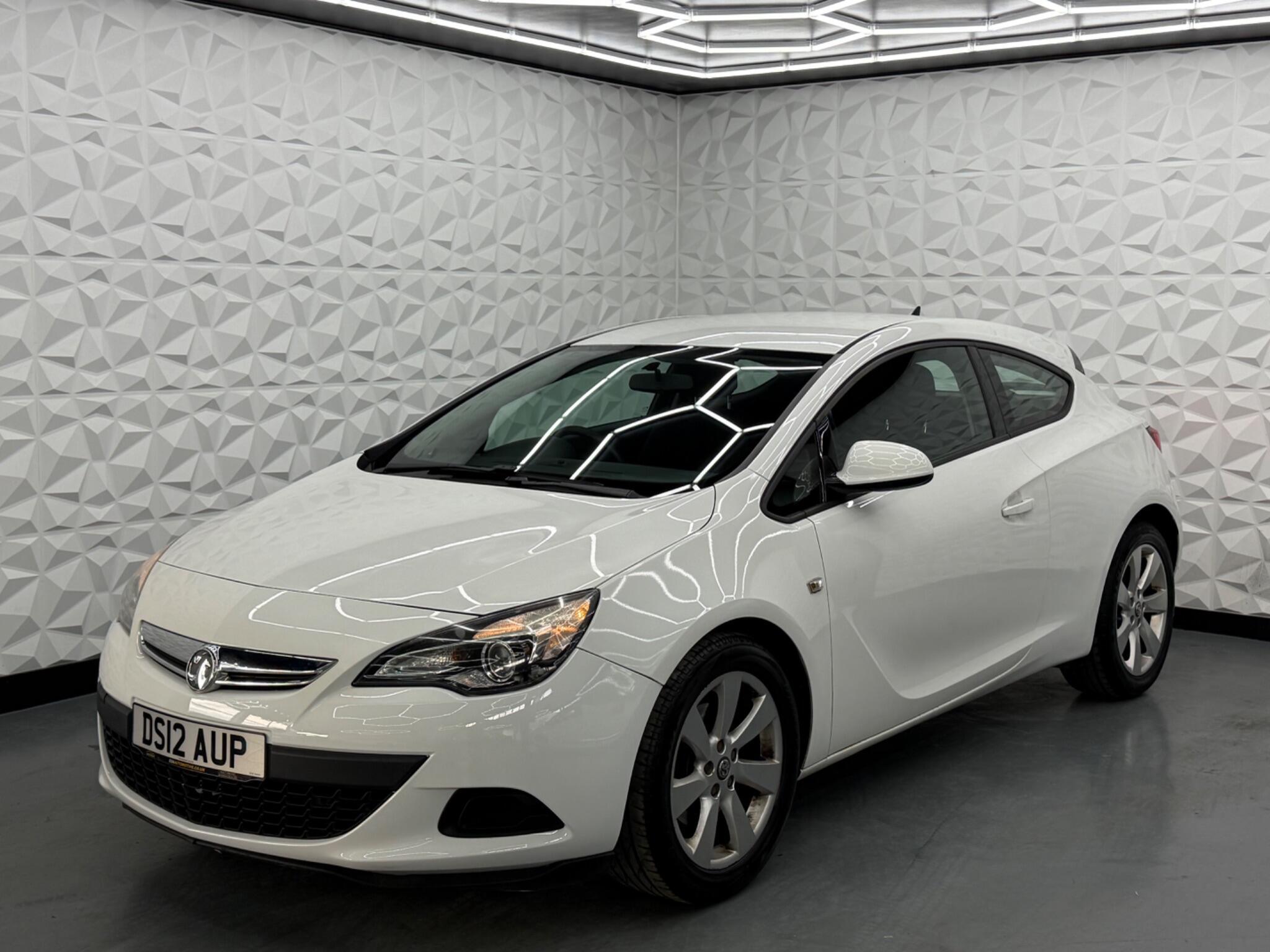 Vauxhall Astra GTC - Image 4