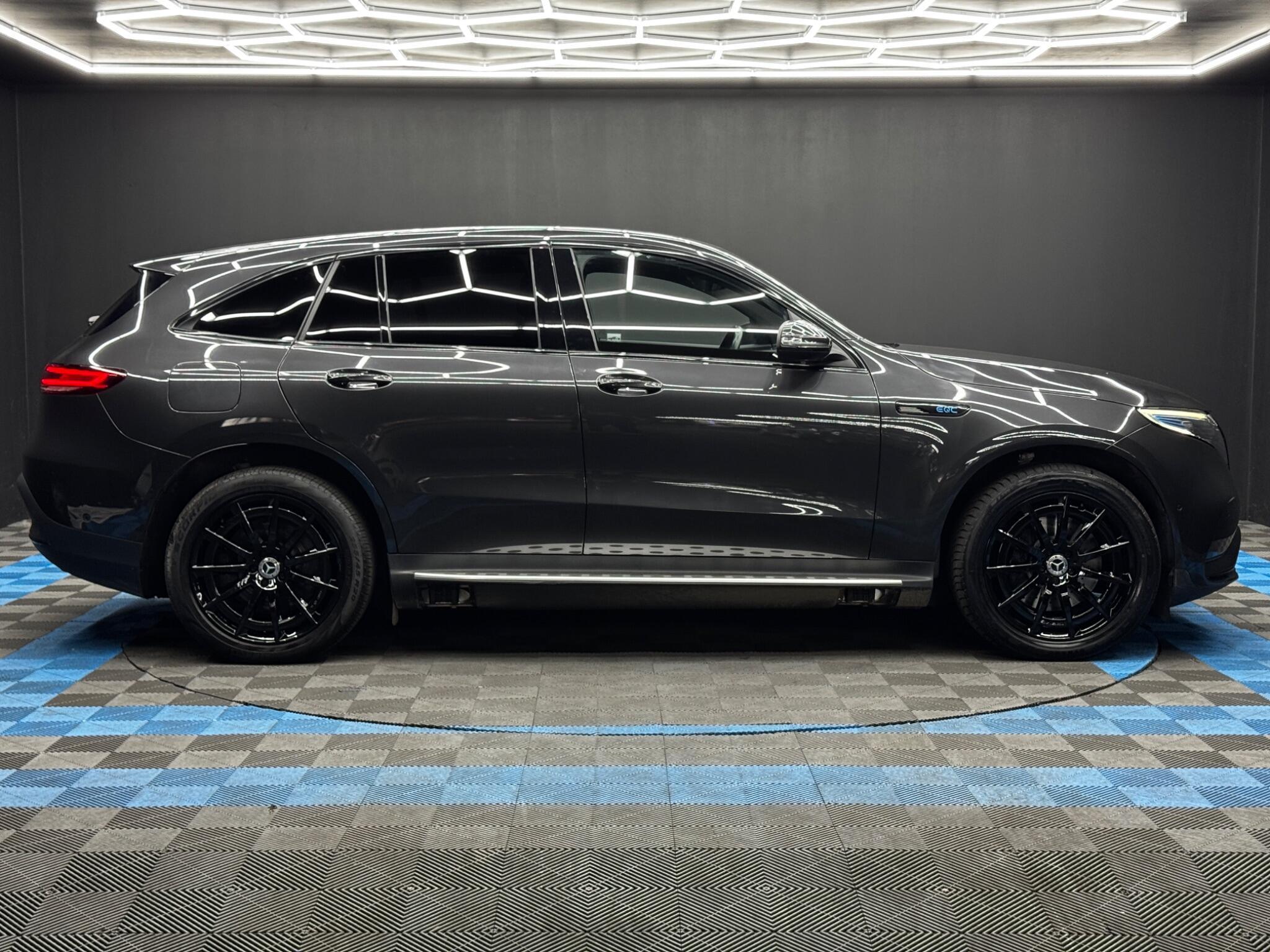Mercedes Eqc - Image 4