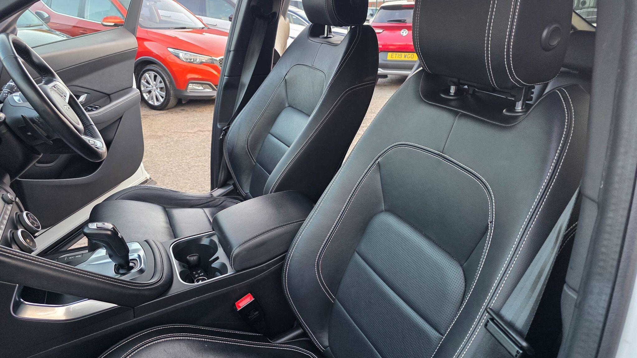 Jaguar E-Pace - Image 26