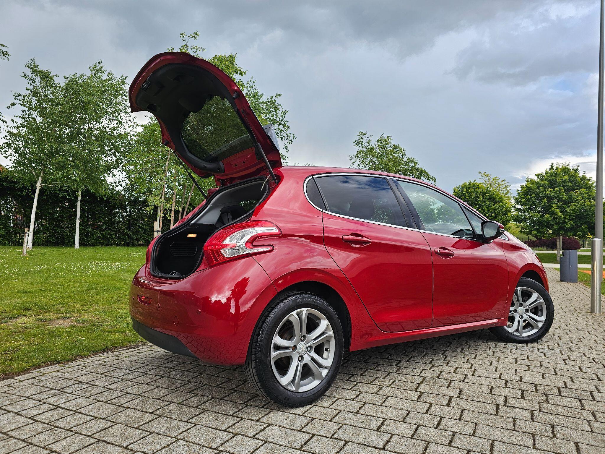 Peugeot 208 - Image 9